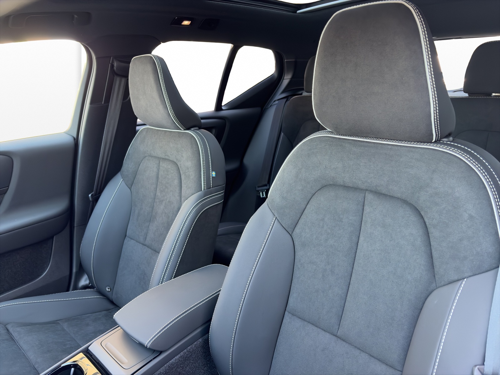 VOLVO EX40 Twin Black Edition AWD-image-8
