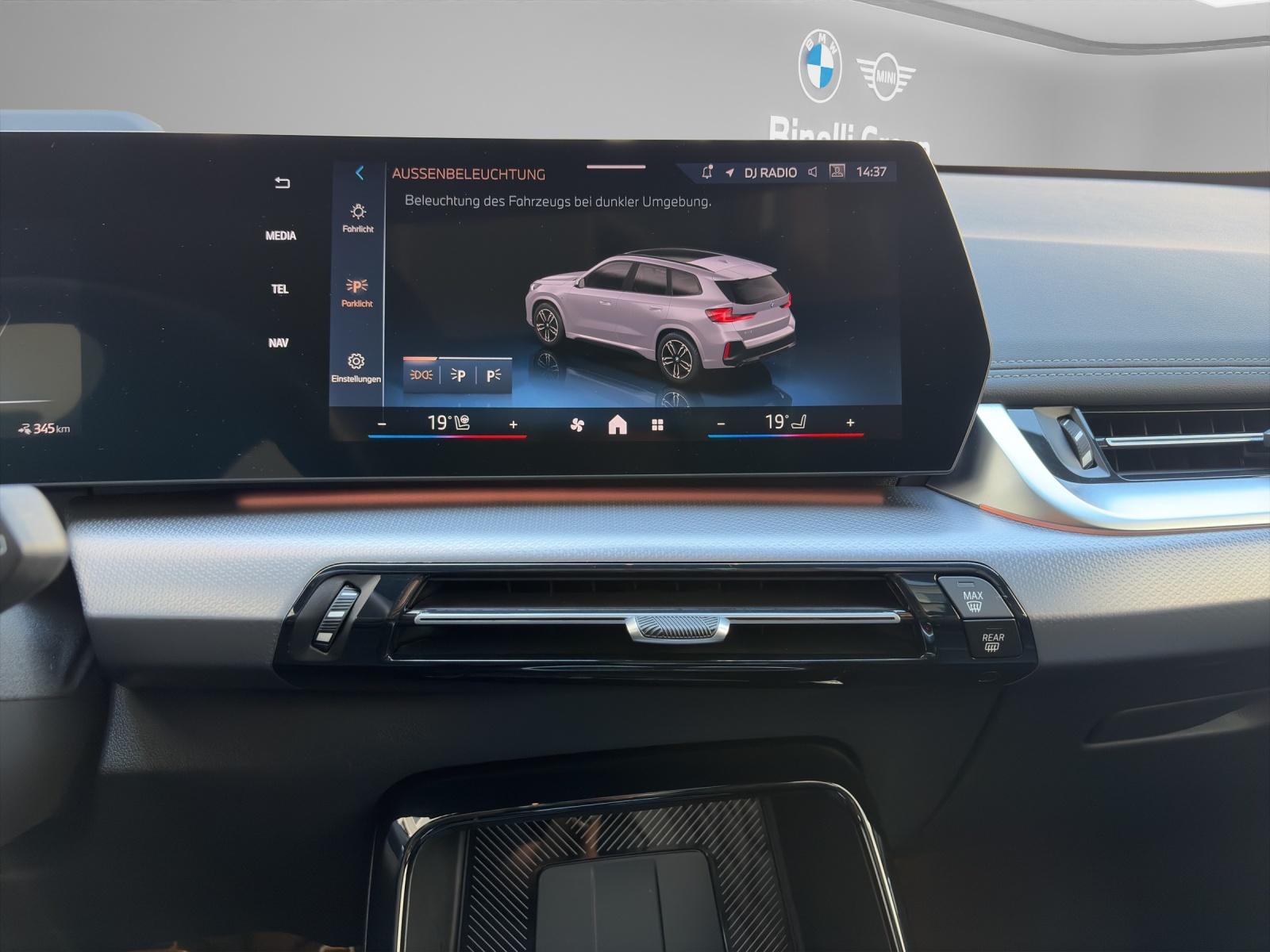 BMW iX1 30 xDrive M-SportPaket Pro-image-16