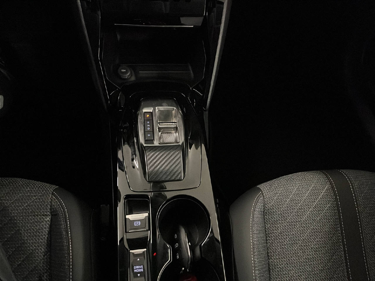 PEUGEOT 208 1.2 Hybrid Allure Premium-image-7