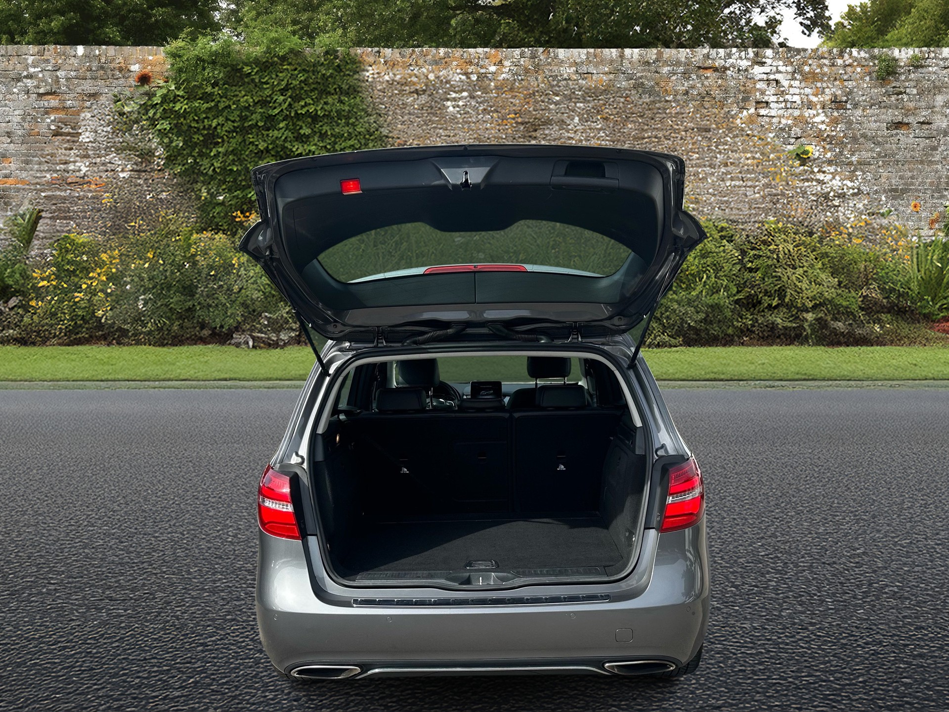 MERCEDES-BENZ B 220 AMG Line 4Matic 7G-DCT-image-15