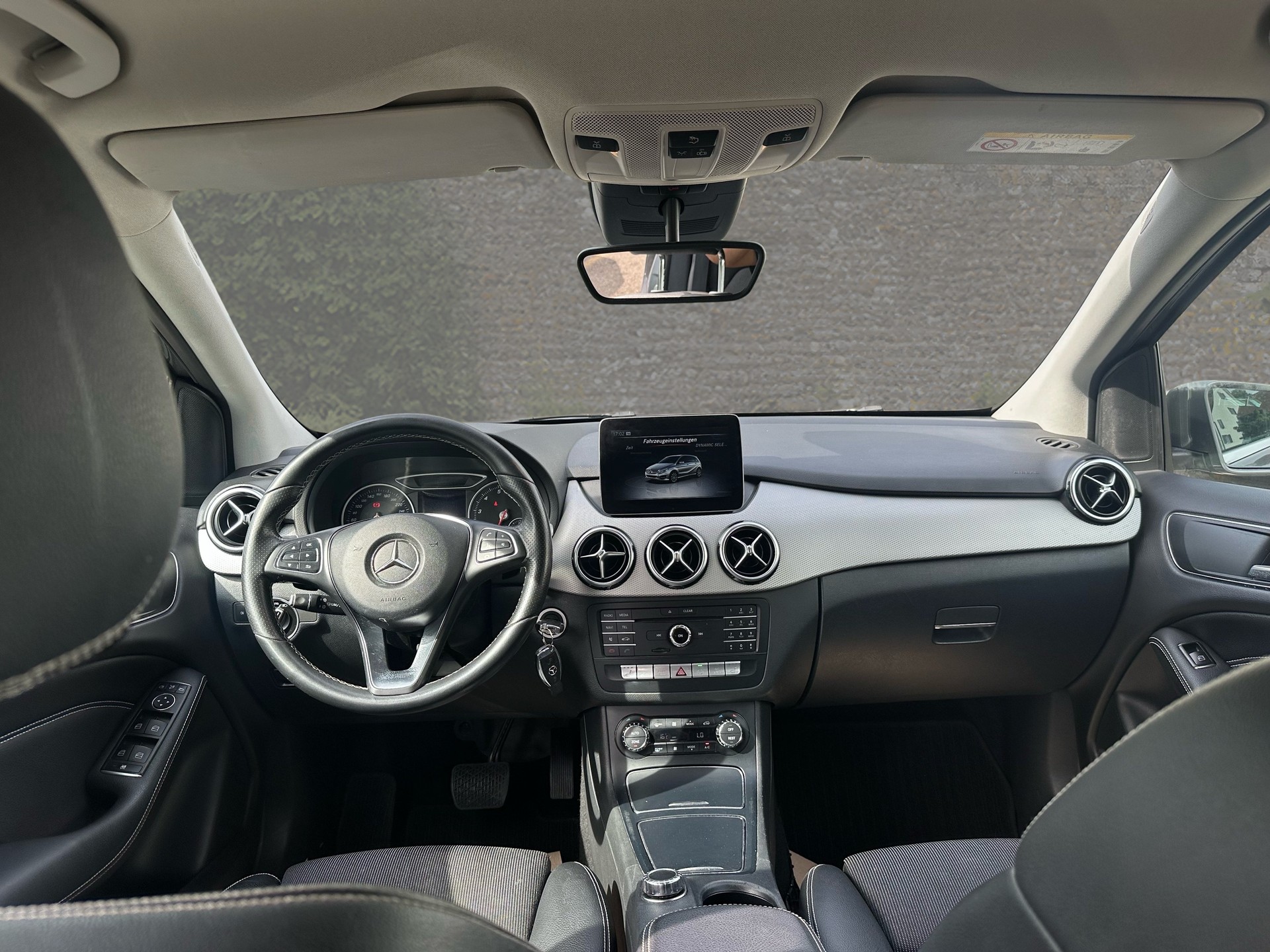 MERCEDES-BENZ B 220 AMG Line 4Matic 7G-DCT-image-9