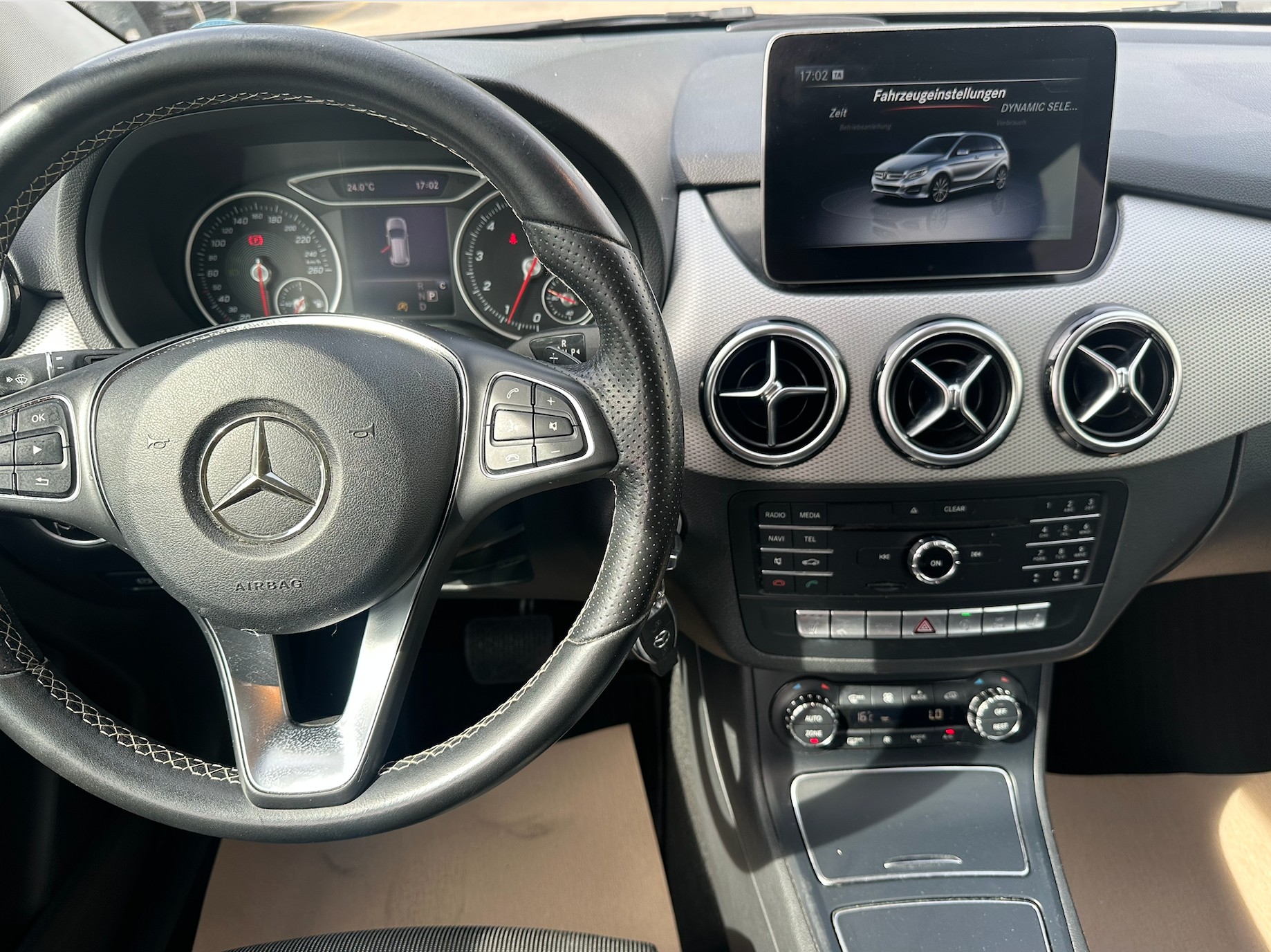 MERCEDES-BENZ B 220 AMG Line 4Matic 7G-DCT-image-8
