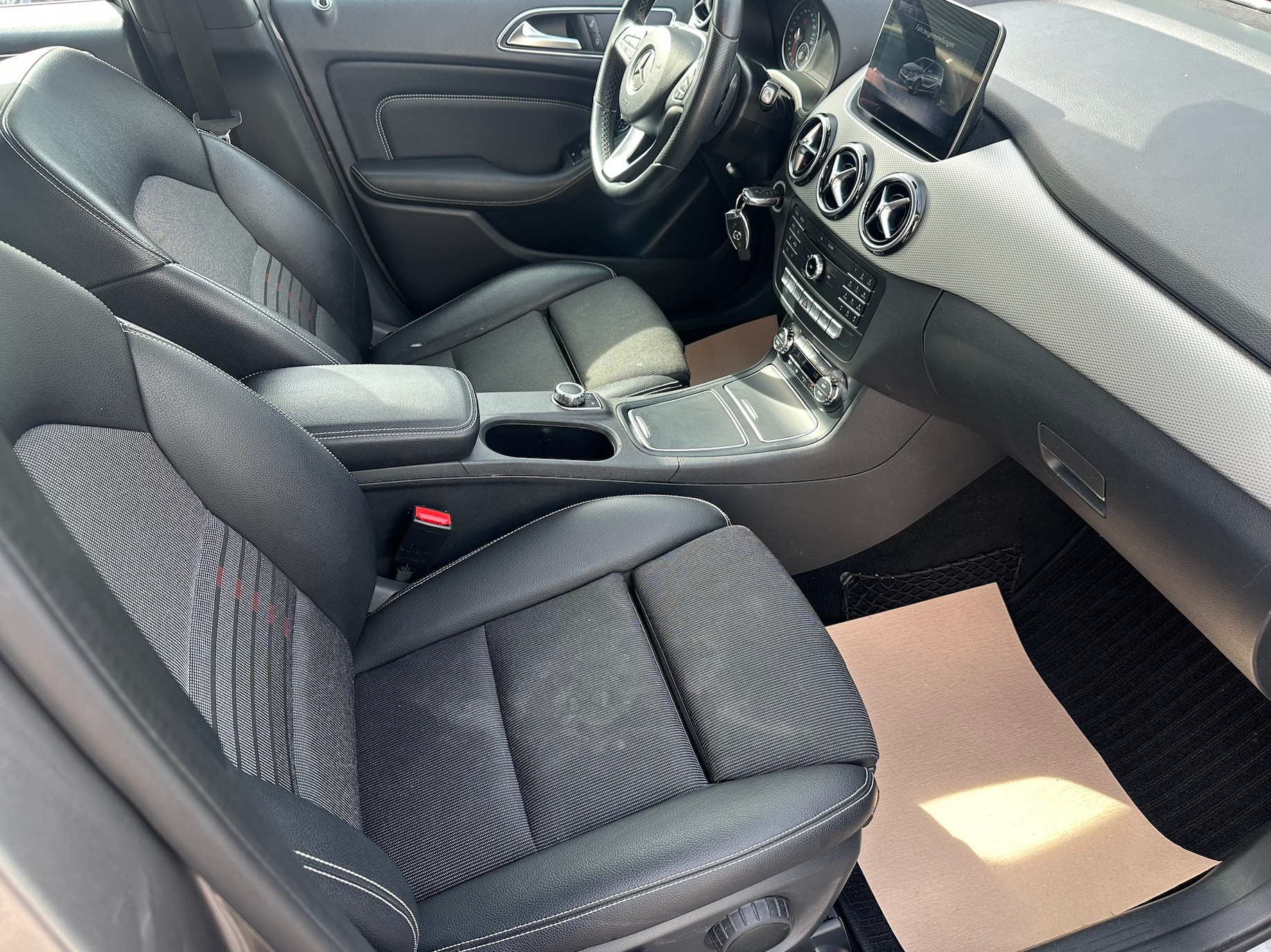 MERCEDES-BENZ B 220 AMG Line 4Matic 7G-DCT-image-12