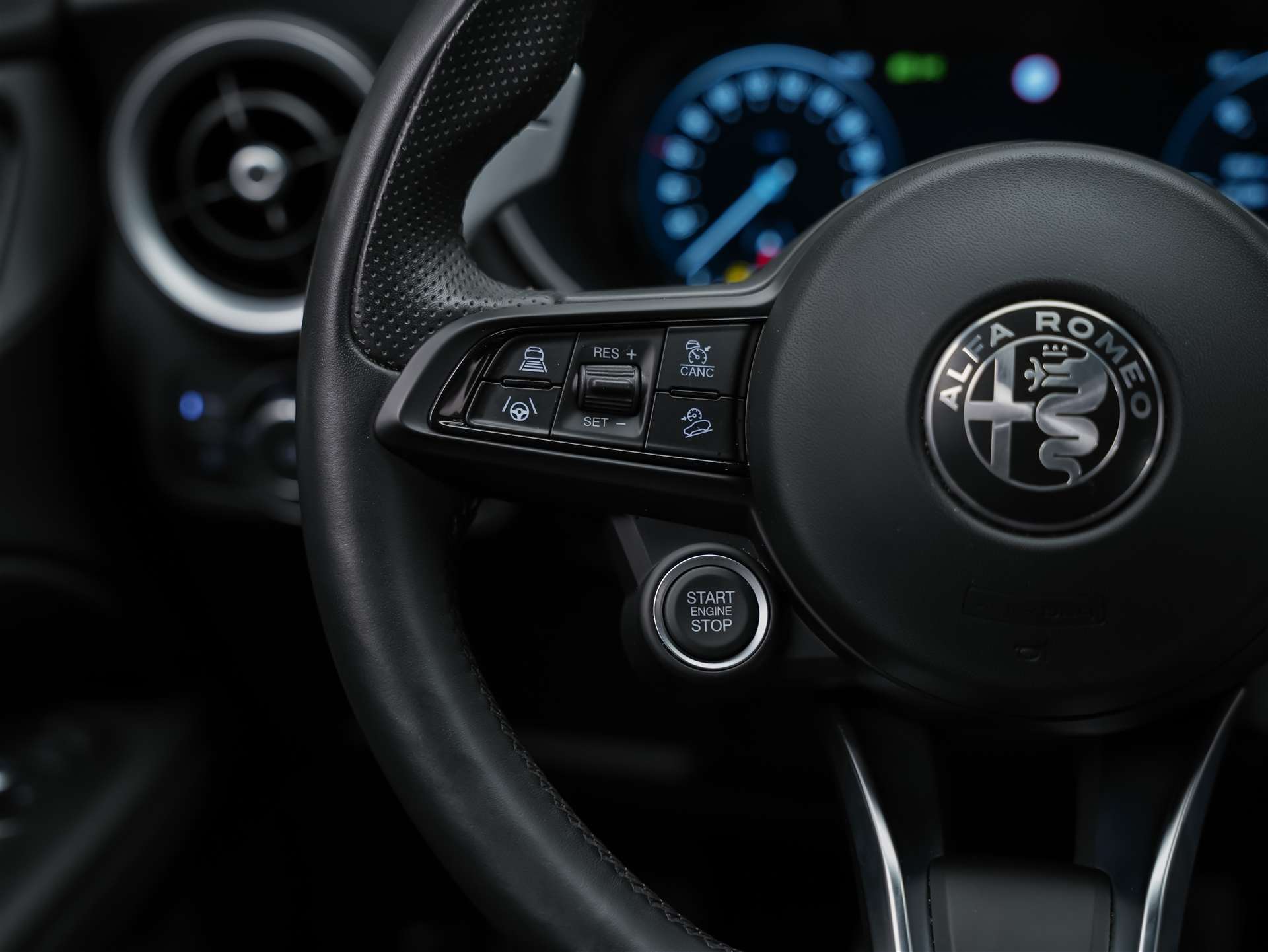 ALFA ROMEO Stelvio 2.0 Veloce Q4 AT8 *Abstandsregler*El. Sitze mit Memory*Harman/Kardon Soundsystem*-image-28