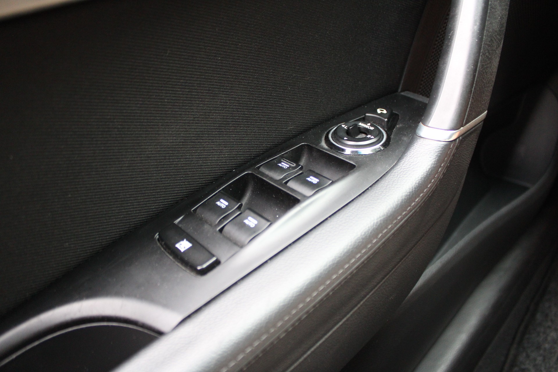 HYUNDAI i40 Wagon 2.0 GDi Style Automatic-image-11