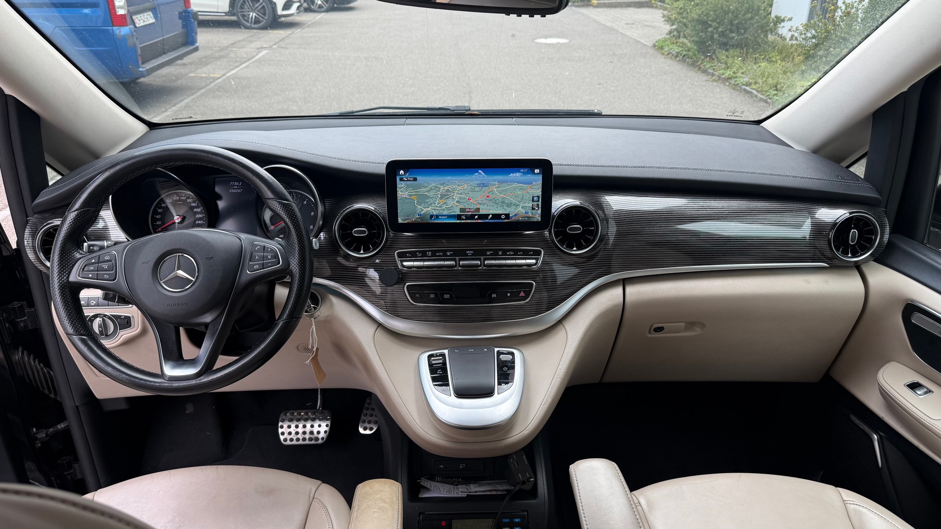 MERCEDES-BENZ V 250 d extralang Avantgarde 4Matic 9G-Tronic-image-9