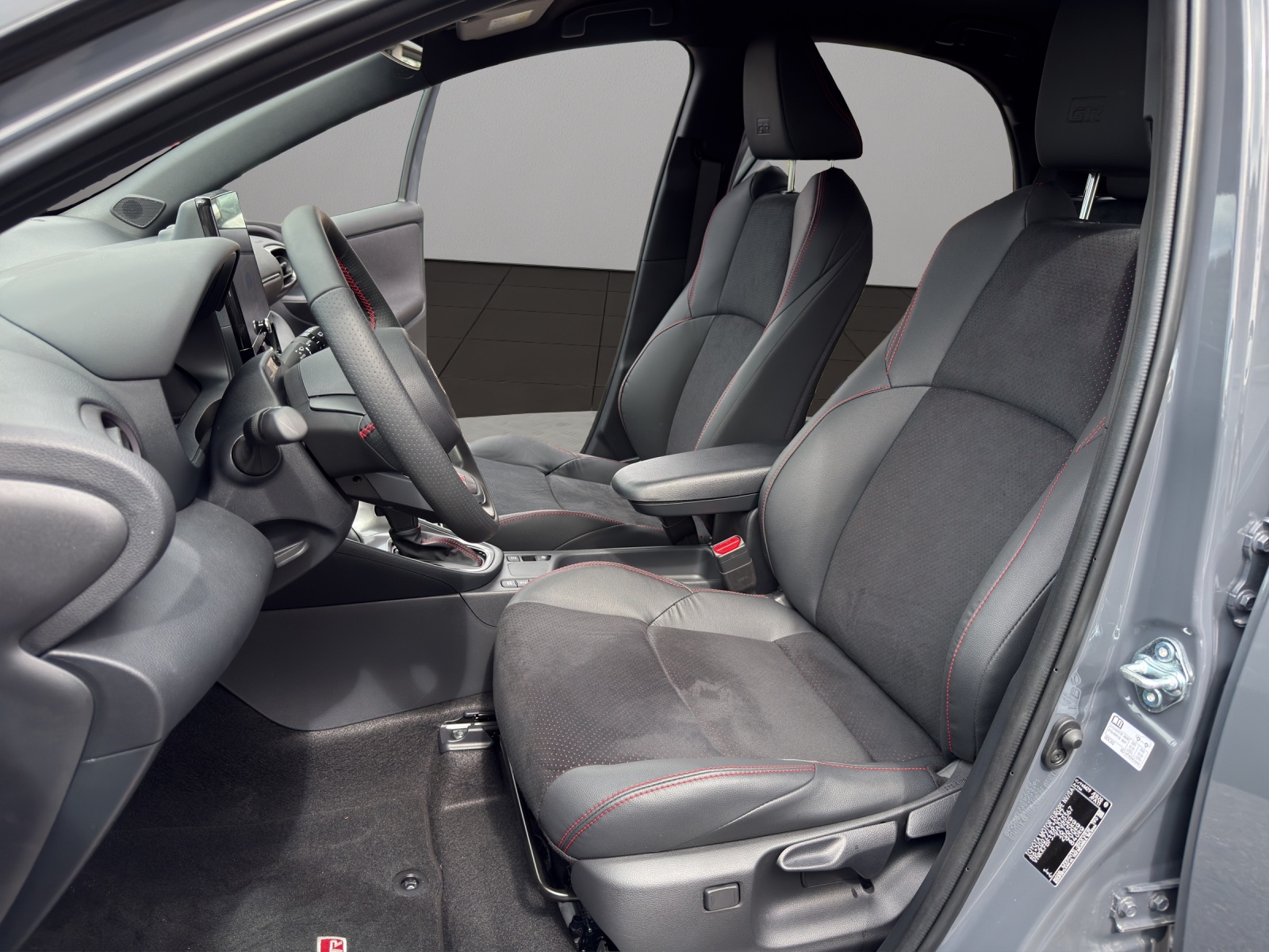 TOYOTA Yaris 1.5 GR Sport e-CVT (4 STÜCK)-image-8