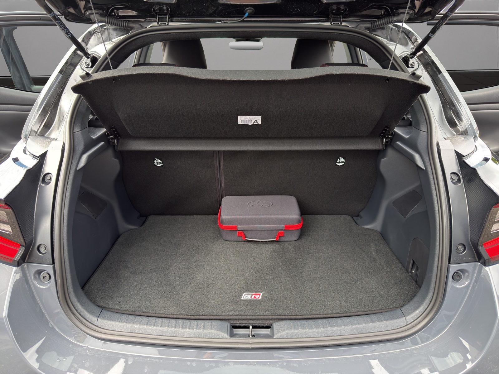 TOYOTA Yaris 1.5 GR Sport e-CVT (4 STÜCK)-image-18