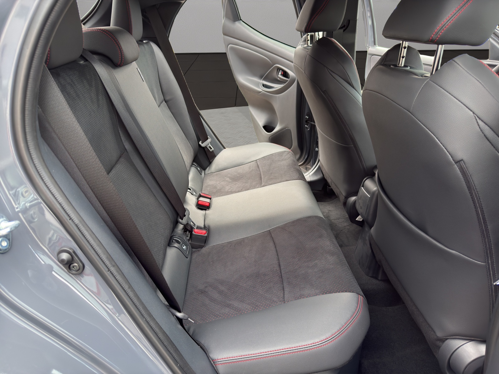 TOYOTA Yaris 1.5 GR Sport e-CVT (4 STÜCK)-image-17
