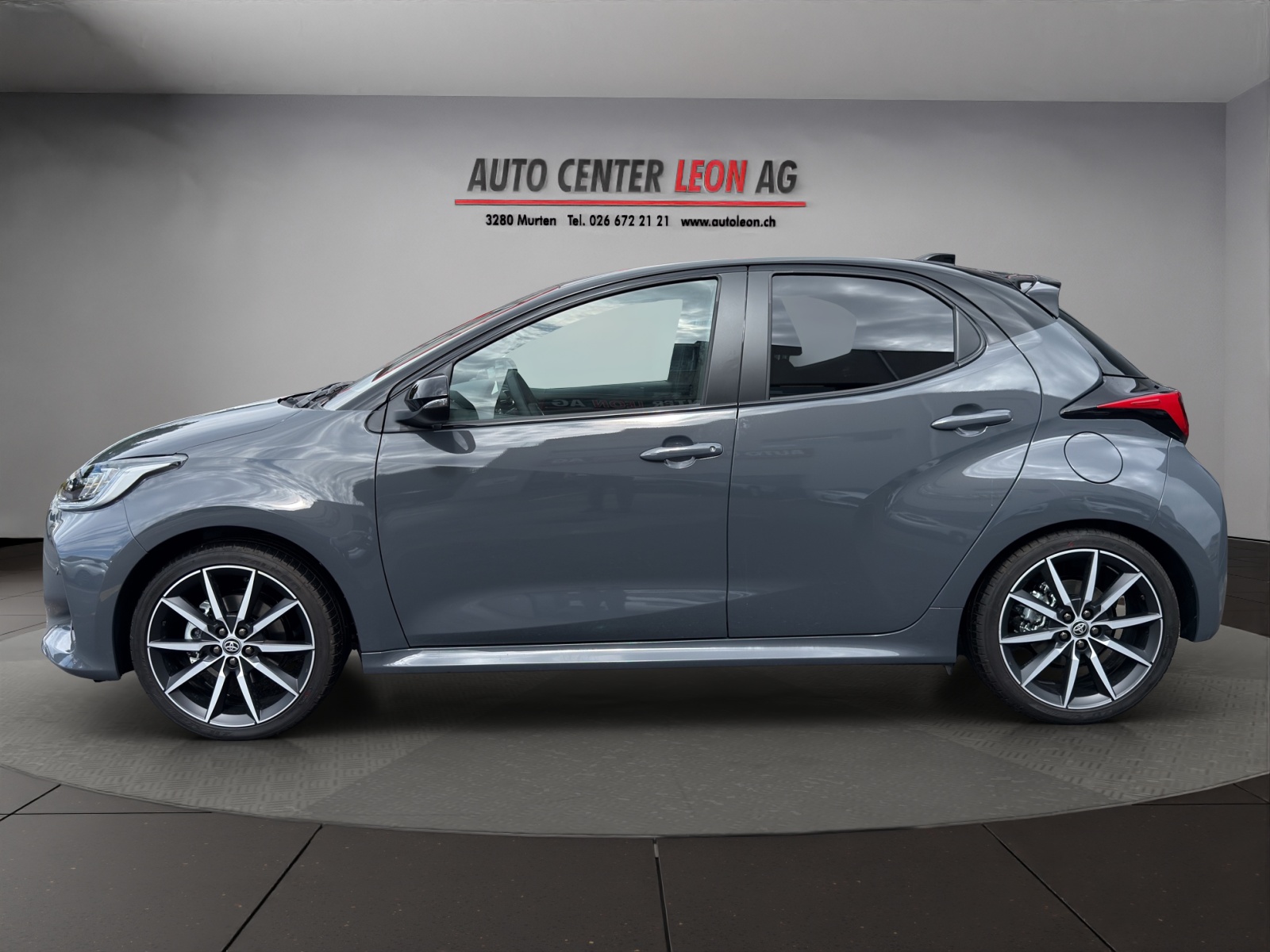 TOYOTA Yaris 1.5 GR Sport e-CVT (4 STÜCK)-showroom-element-2