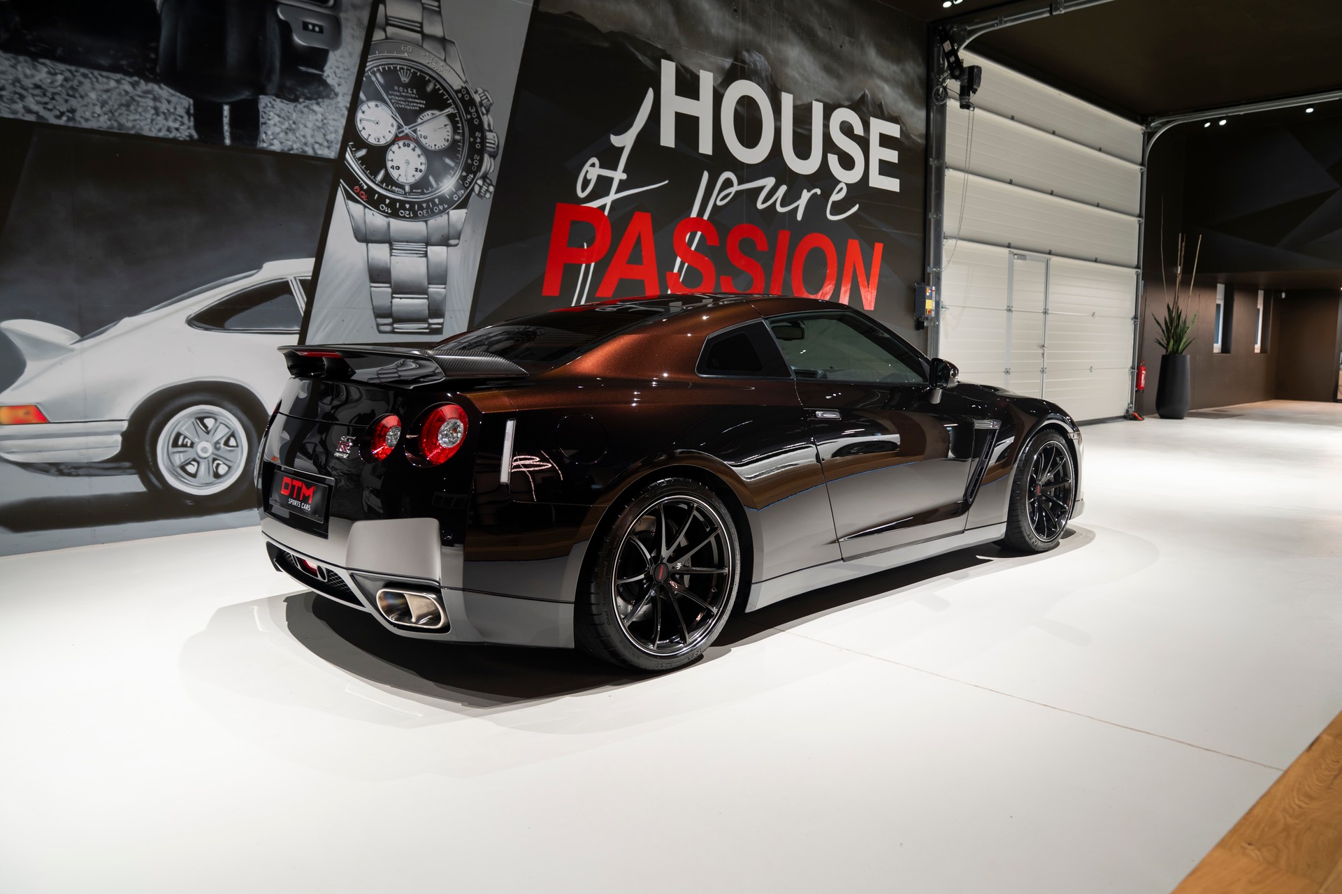 NISSAN GT-R SpecV 3.8 V6 Biturbo-showroom-element-3