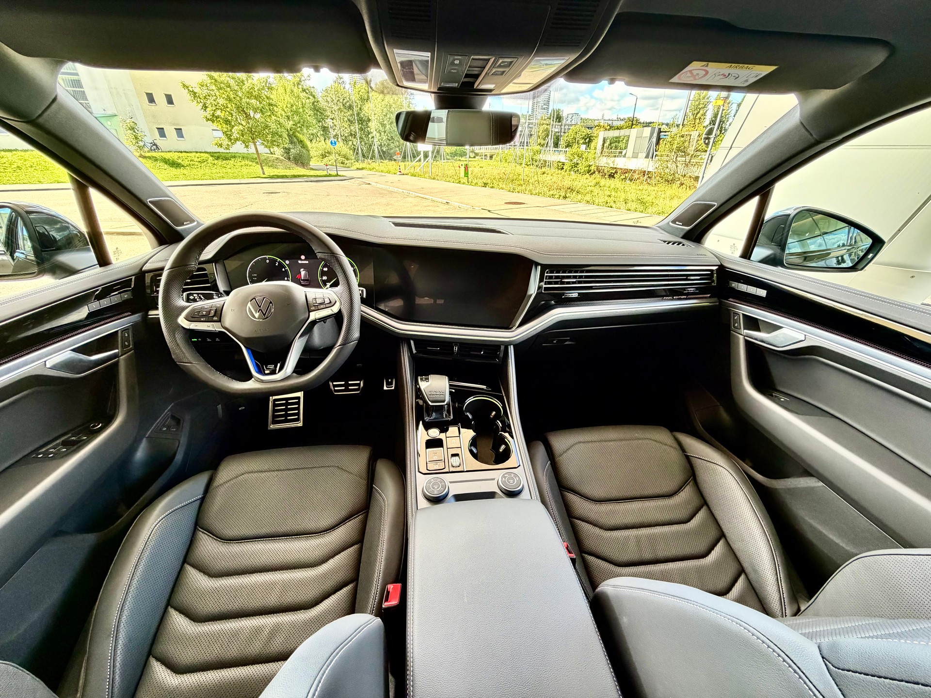 VW 3.0 V6 TSI PHEV R Final Edition-image-2
