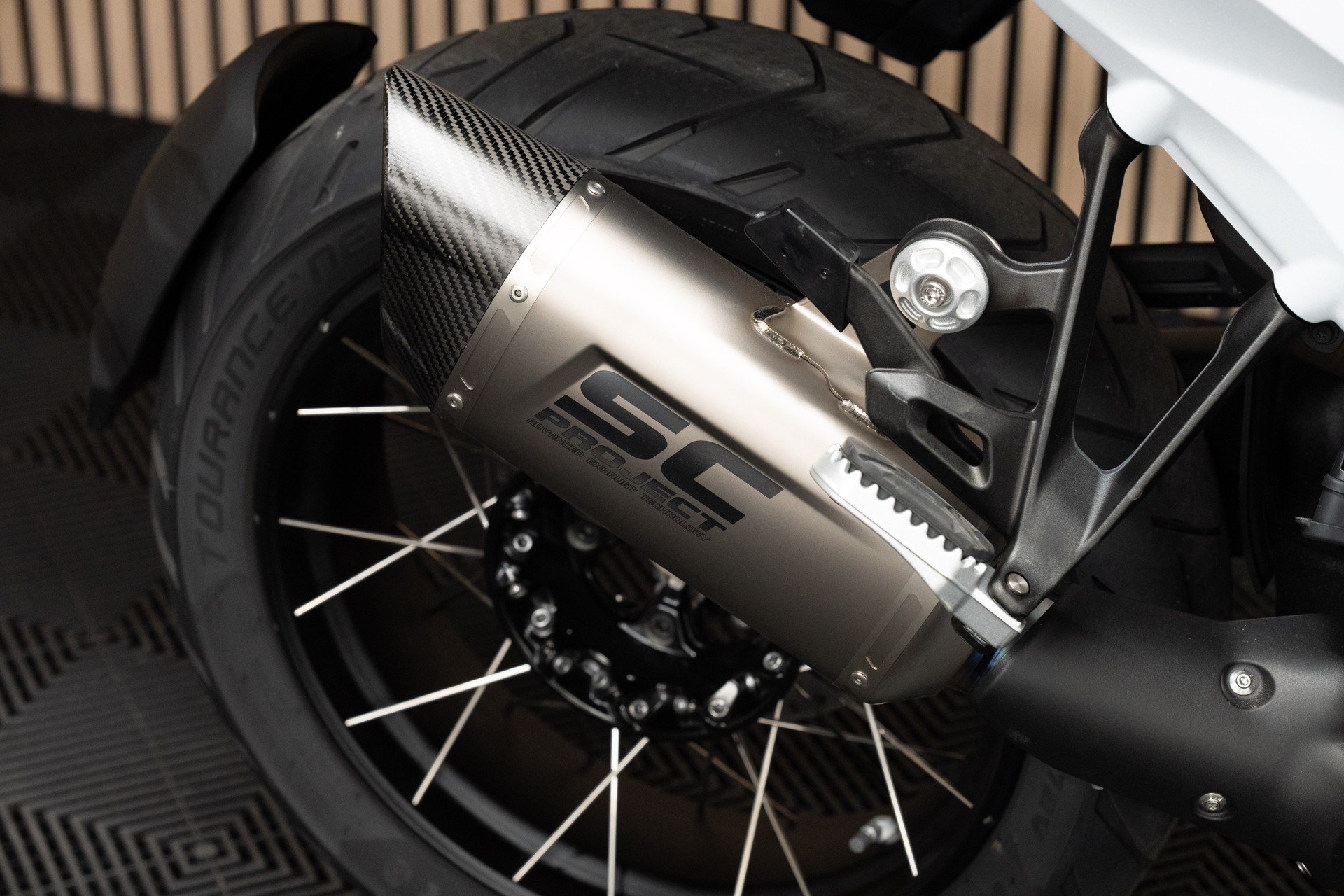 BMW R 1300 GS mit SC Project Endschalldämpfer-image-7