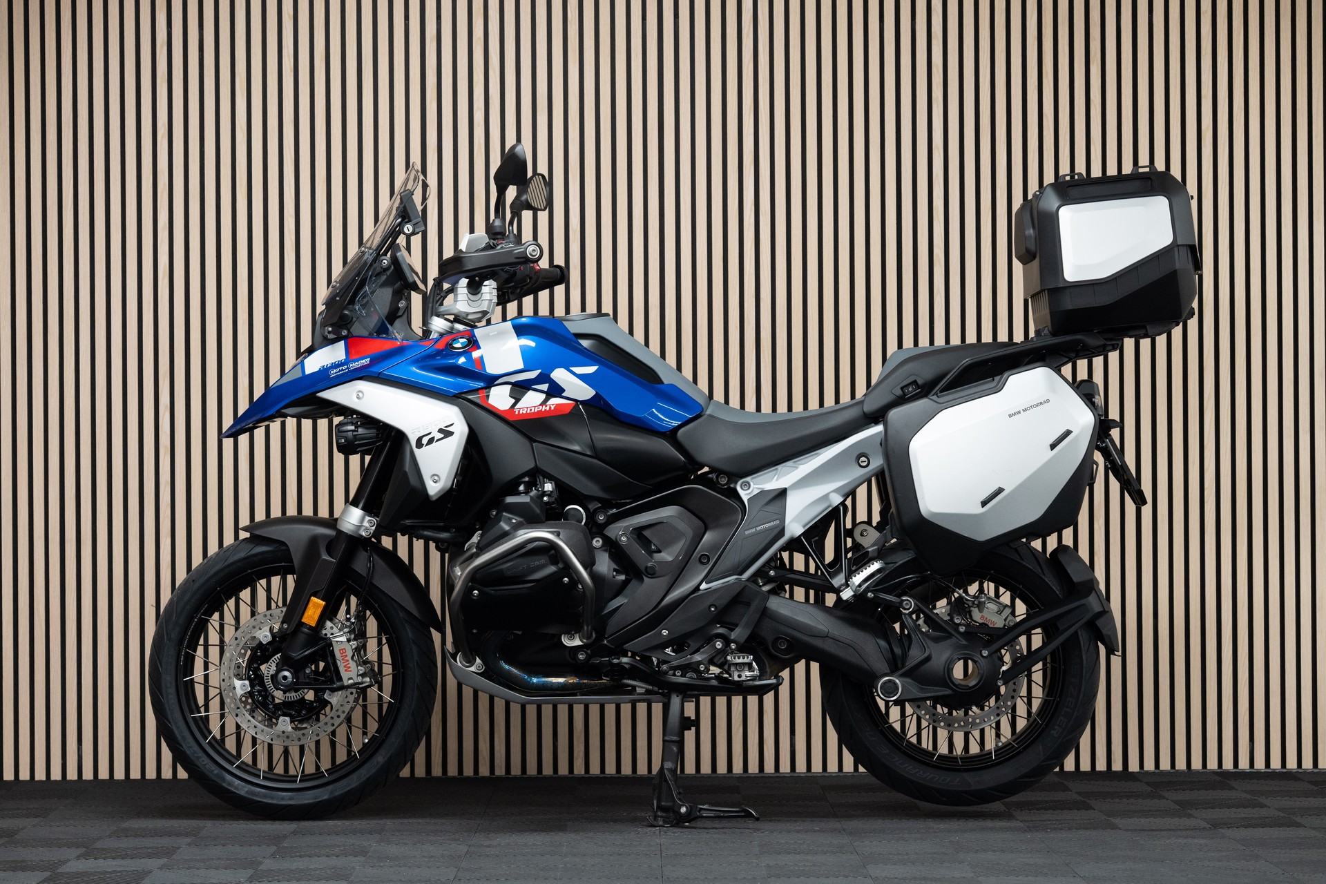 BMW R 1300 GS mit SC Project Endschalldämpfer-image-1