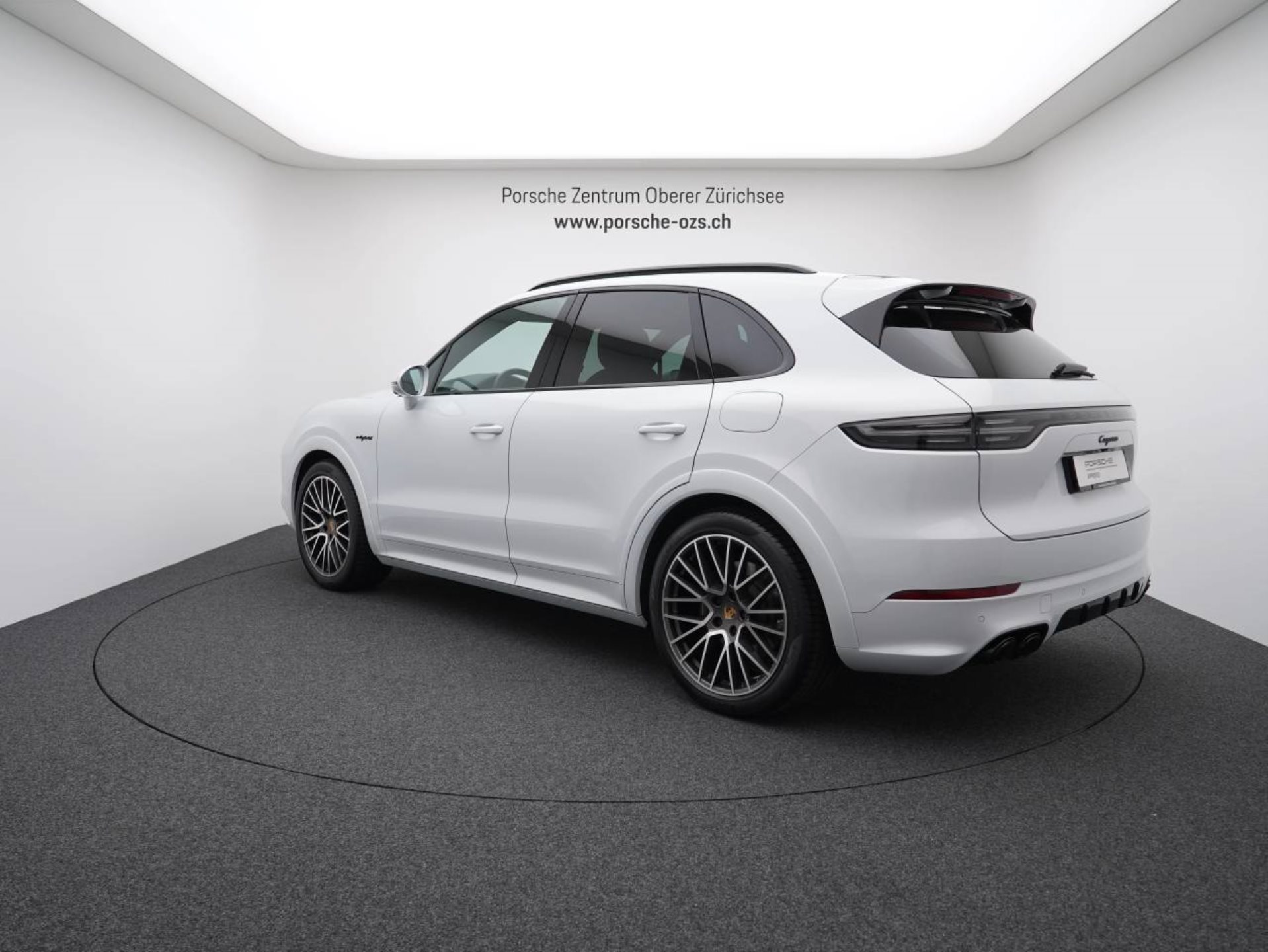 PORSCHE Cayenne E-Hybrid Platinum Edition-showroom-element-2