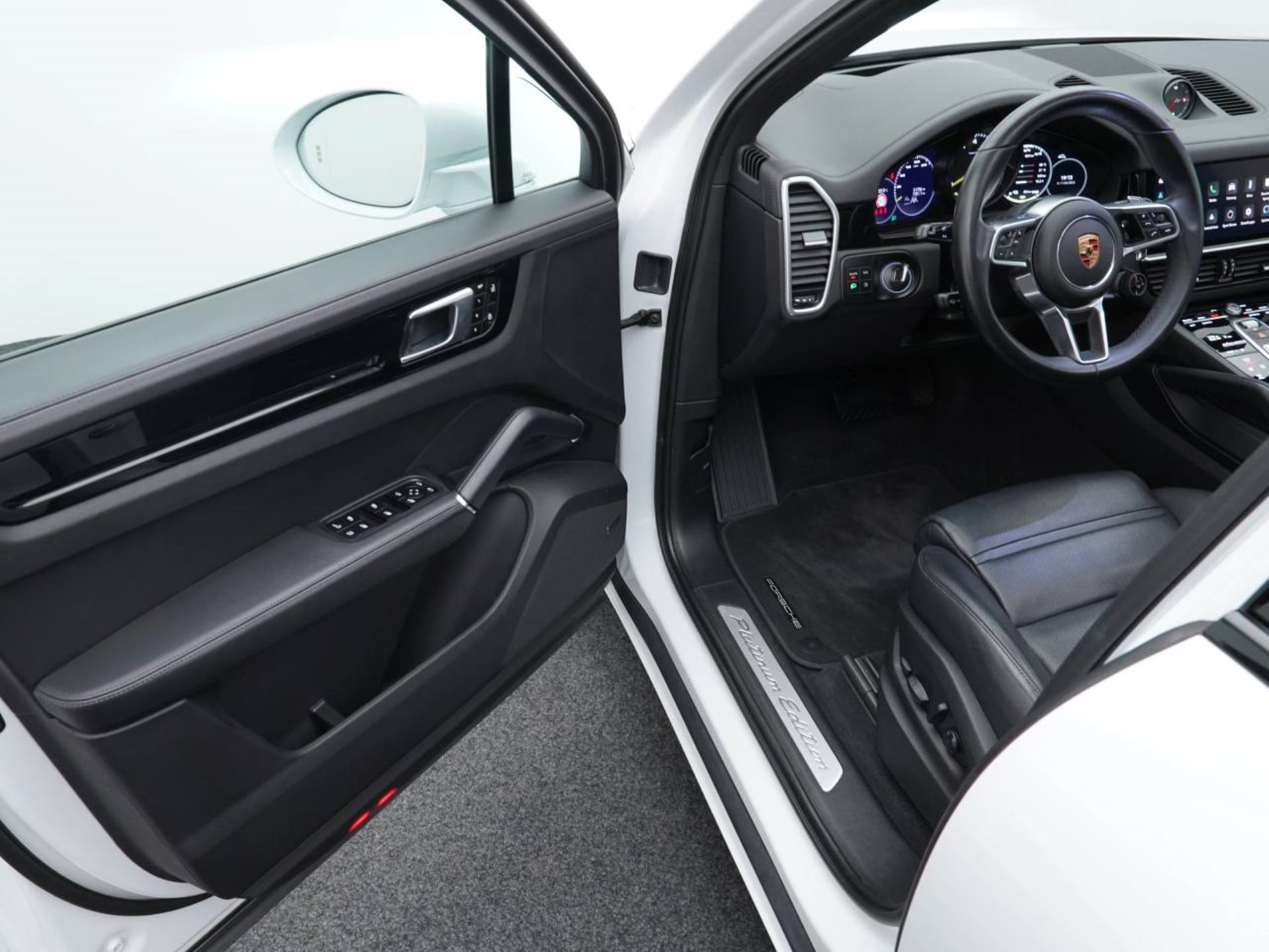 PORSCHE Cayenne E-Hybrid Platinum Edition-showroom-element-3