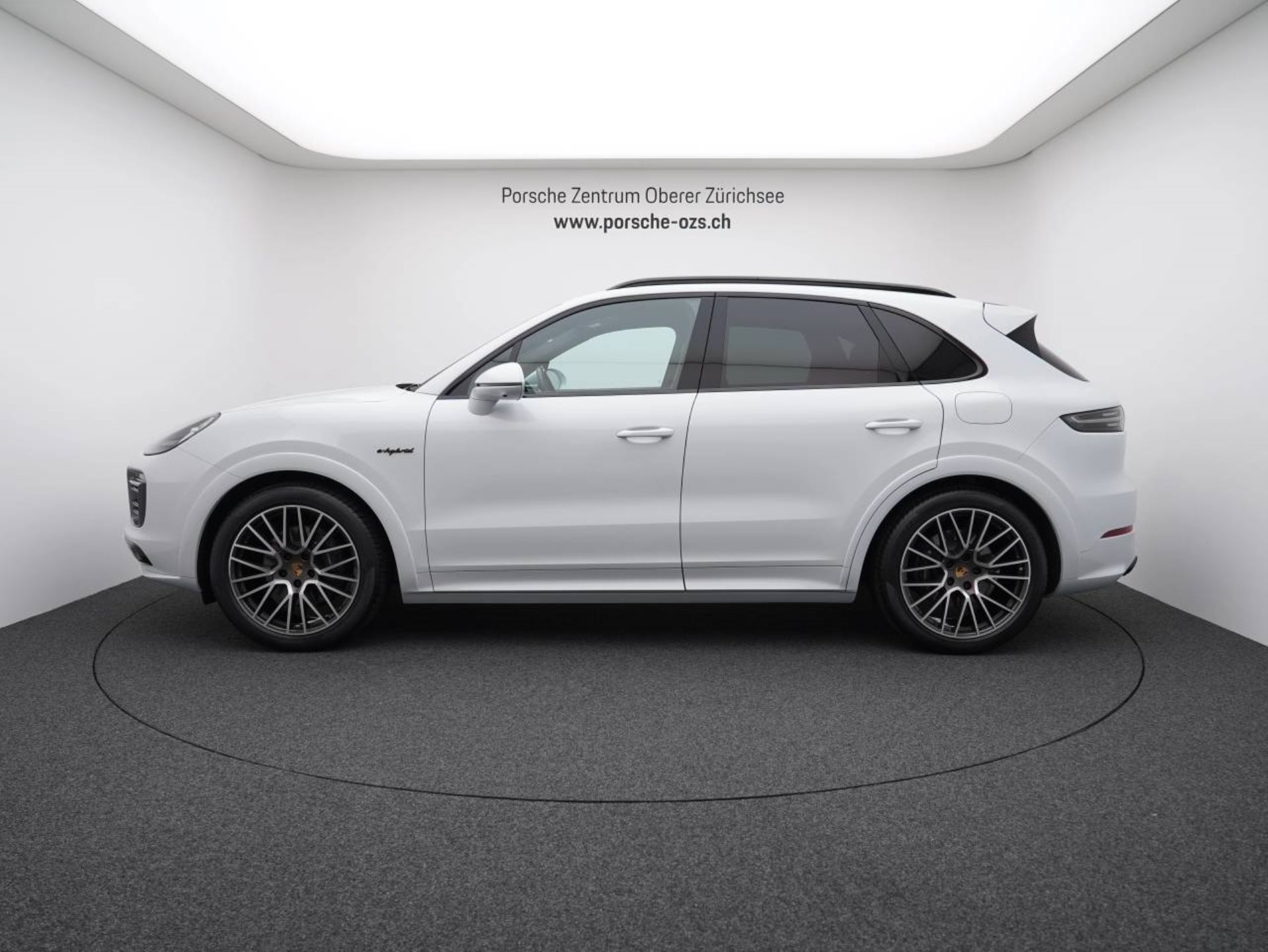 PORSCHE Cayenne E-Hybrid Platinum Edition-showroom-element-1