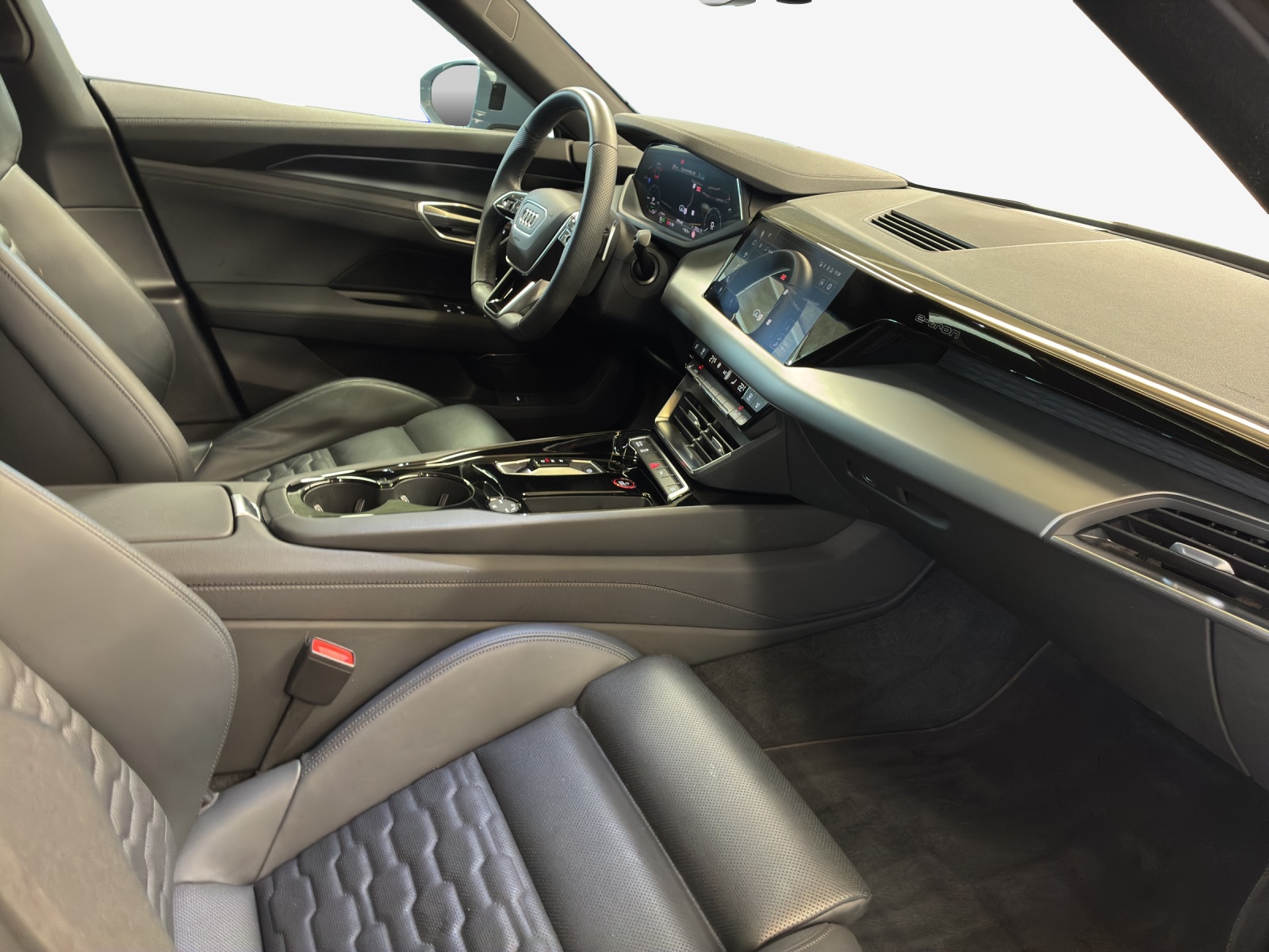 AUDI e-tron GT quattro-image-13