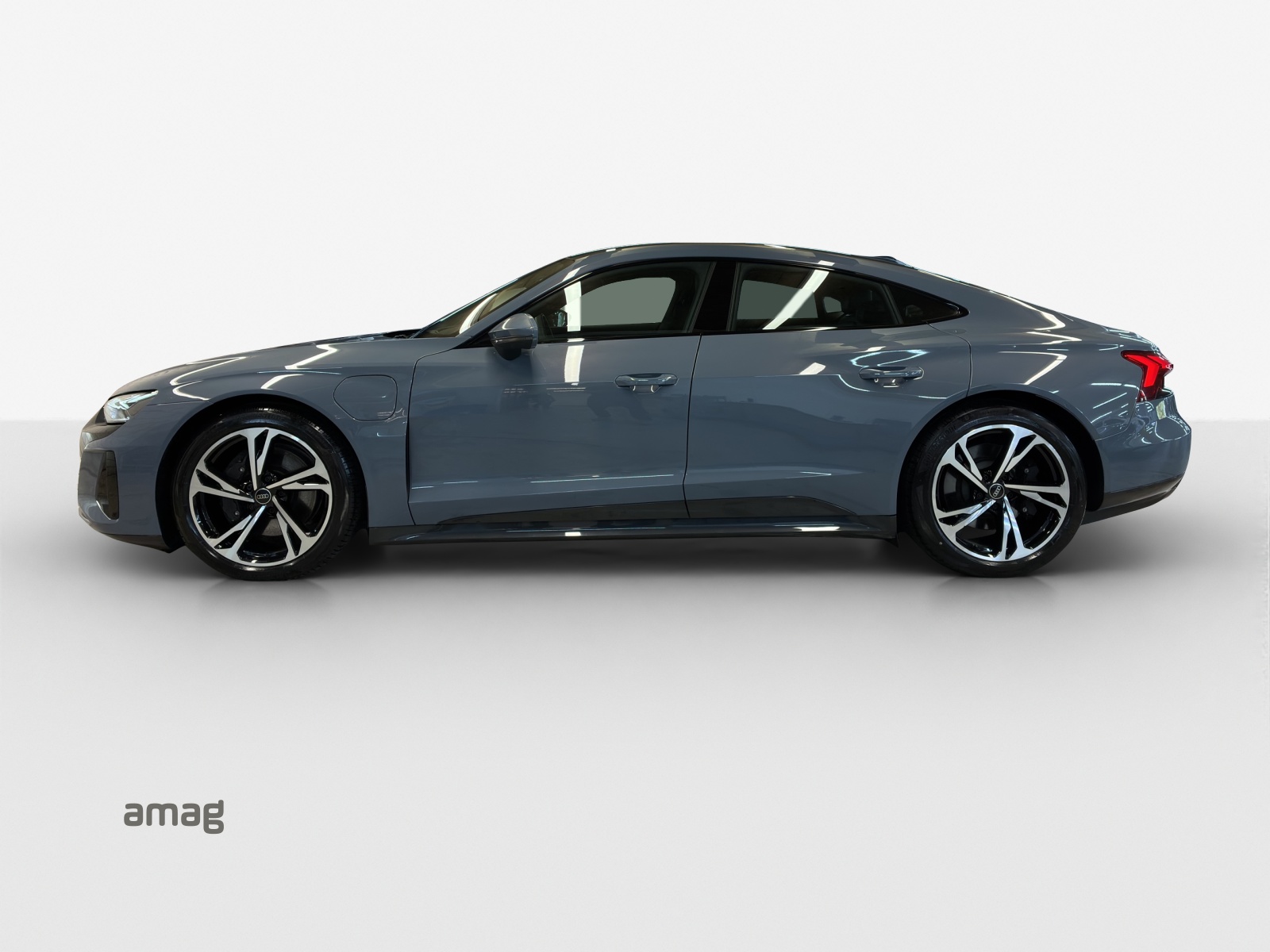 AUDI e-tron GT quattro-showroom-element-1