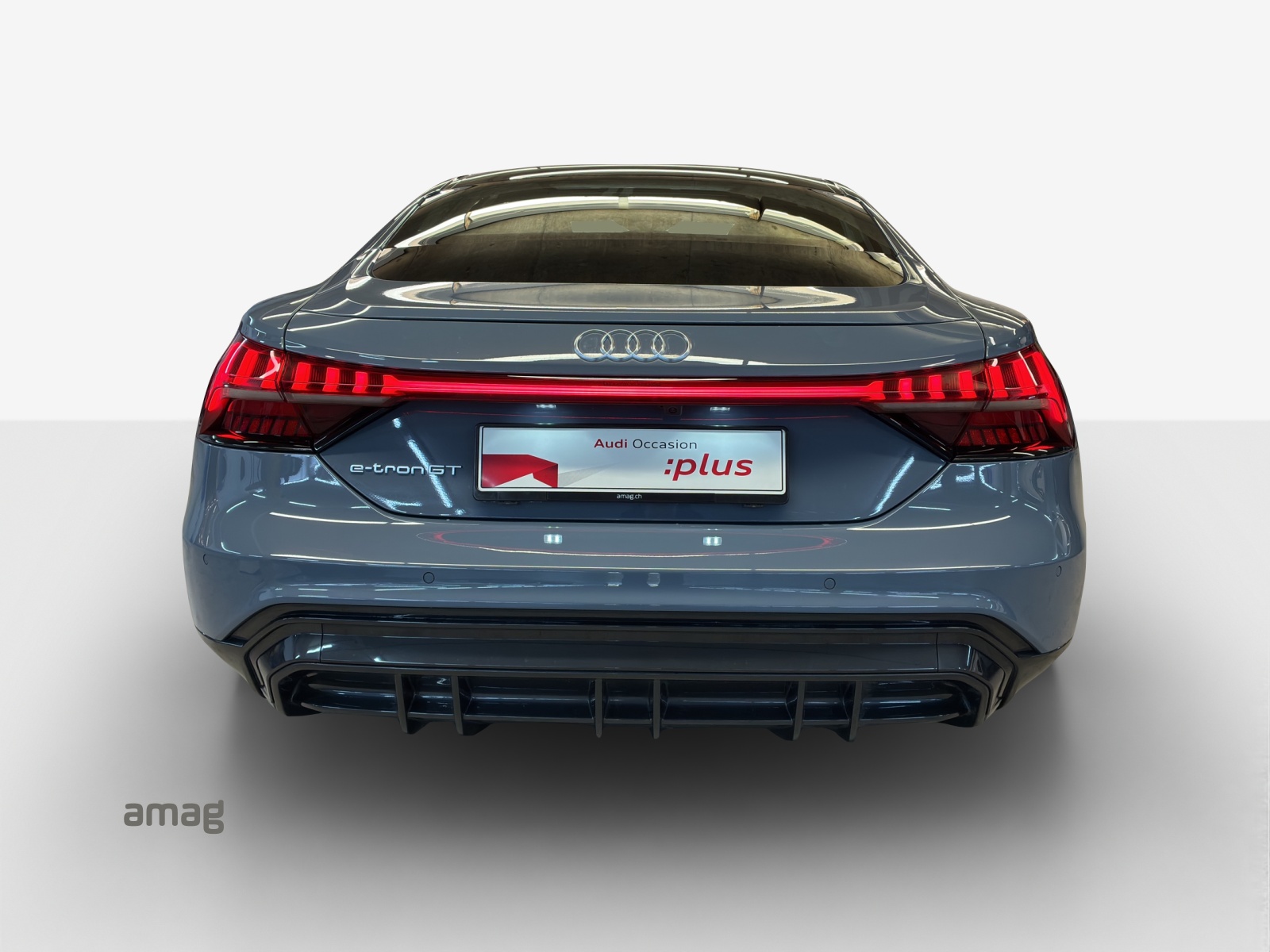 AUDI e-tron GT quattro-showroom-element-3