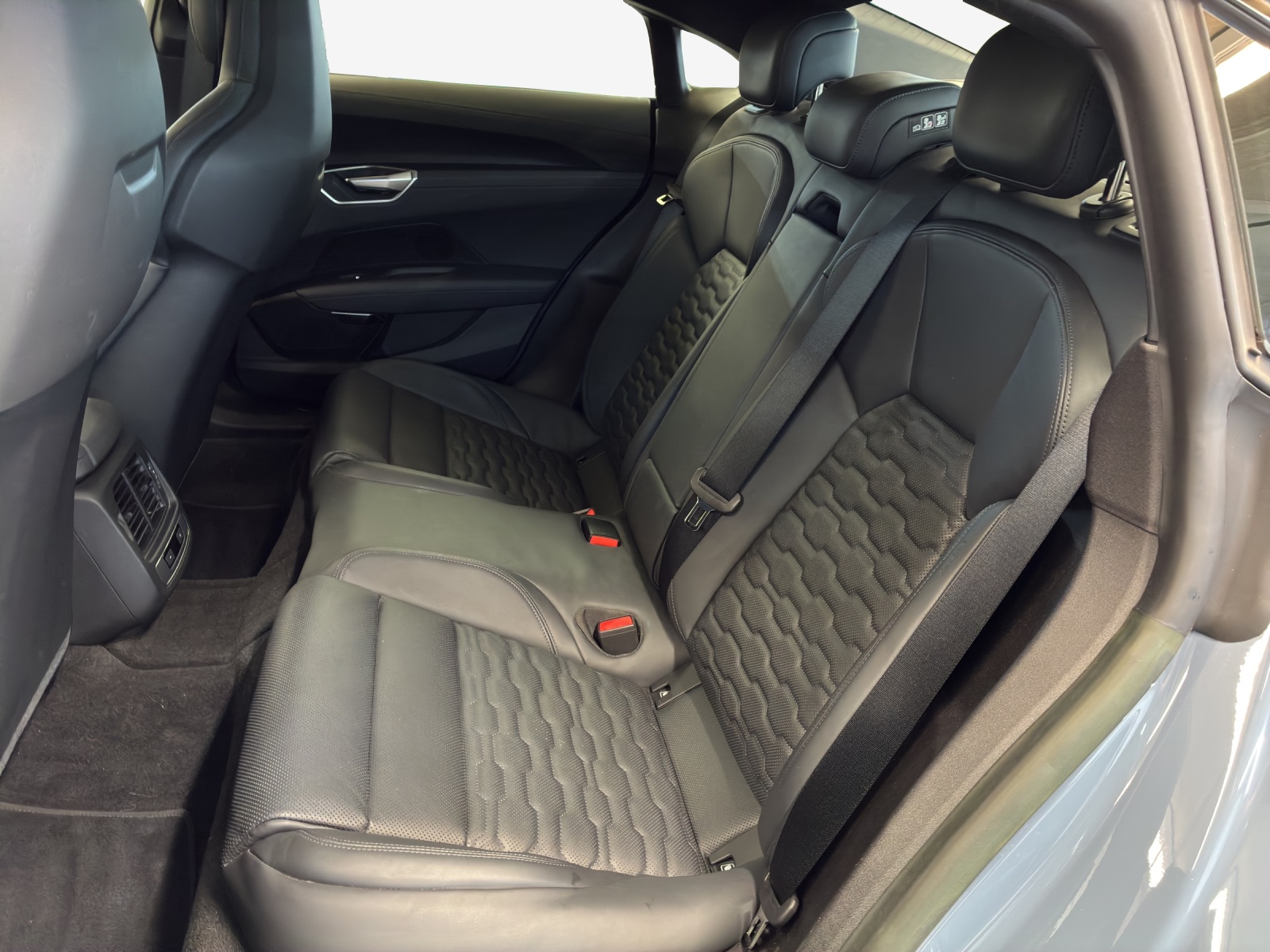 AUDI e-tron GT quattro-image-11