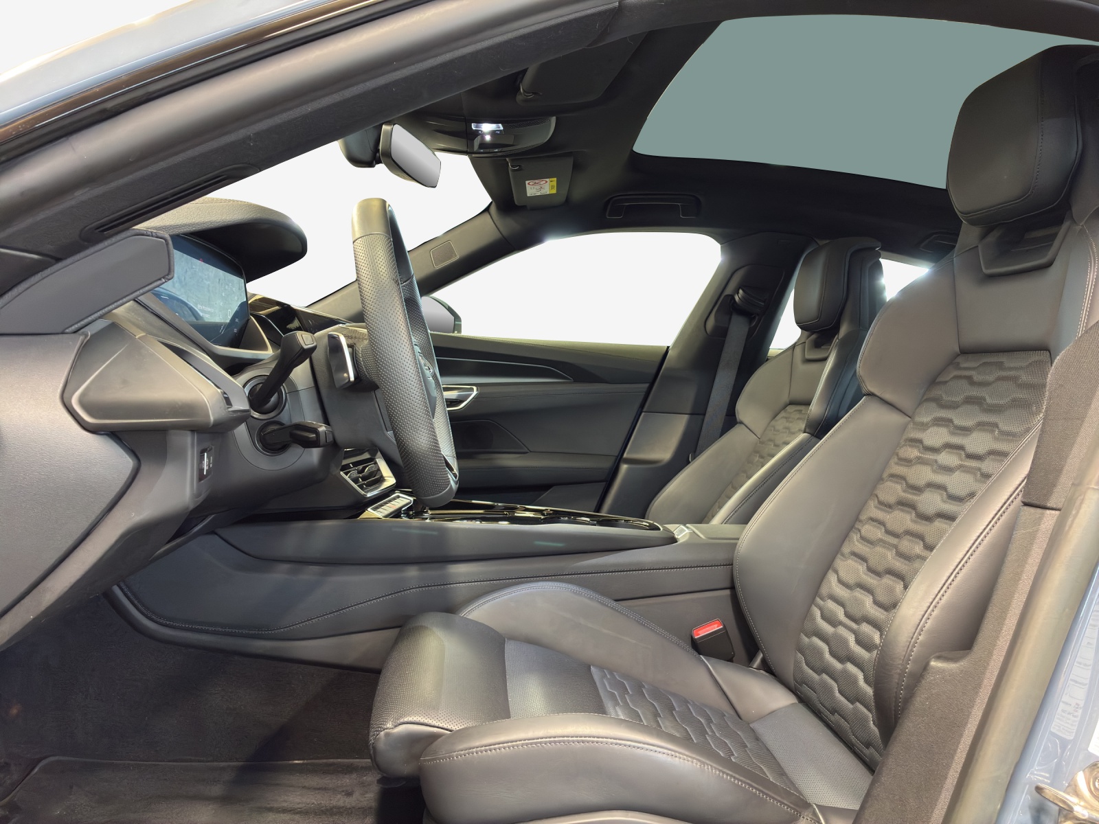 AUDI e-tron GT quattro-image-7