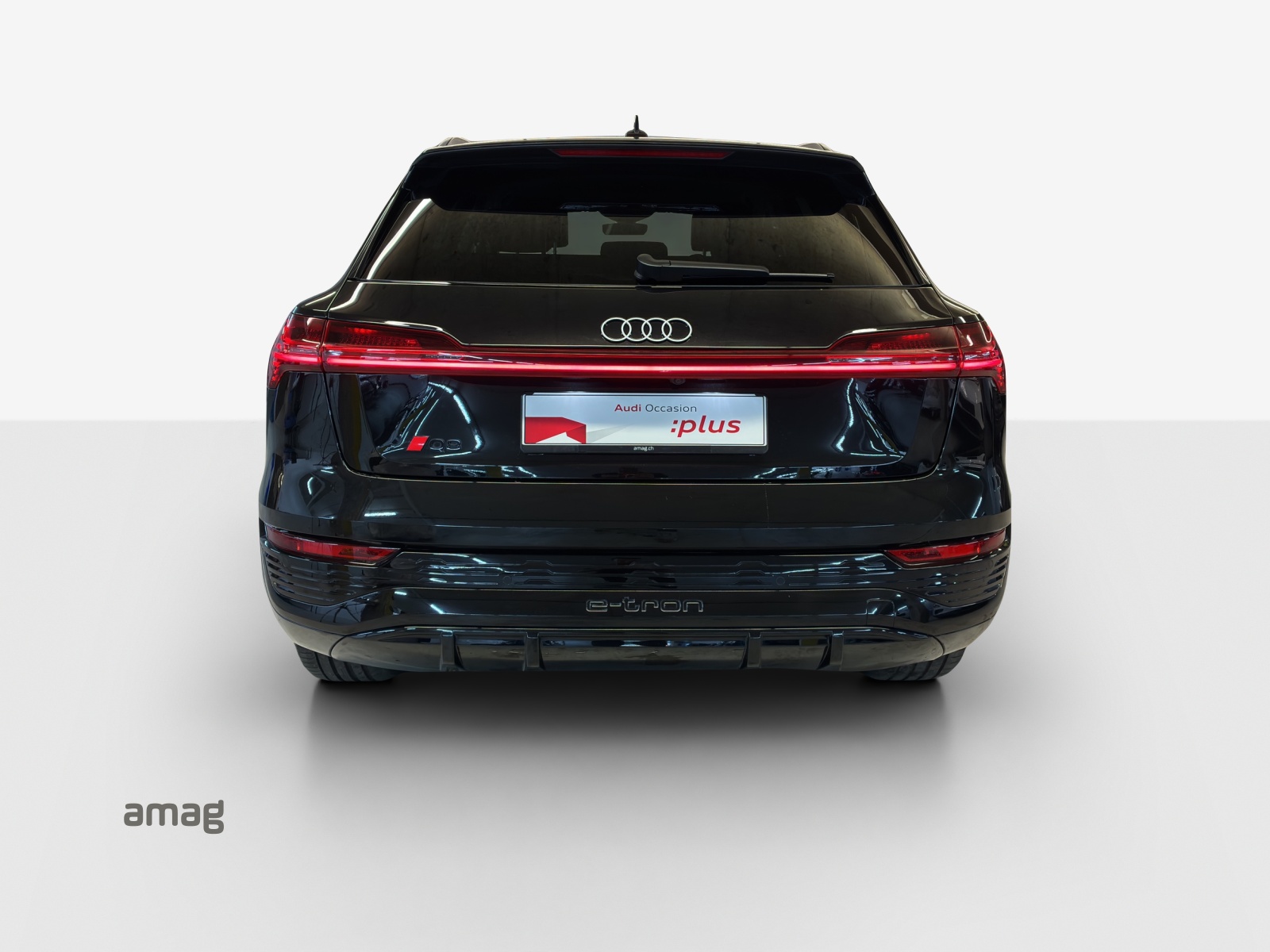 AUDI Q8 55 e-tron S line quattro-showroom-element-3
