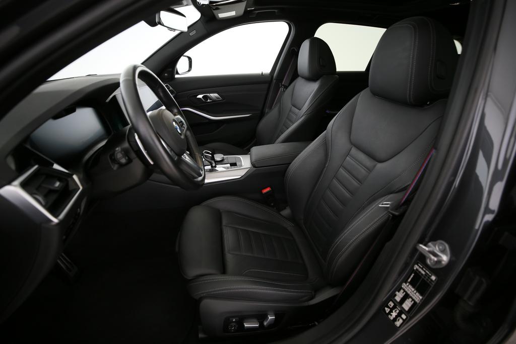 BMW M340i xDrive Touring-showroom-element-2