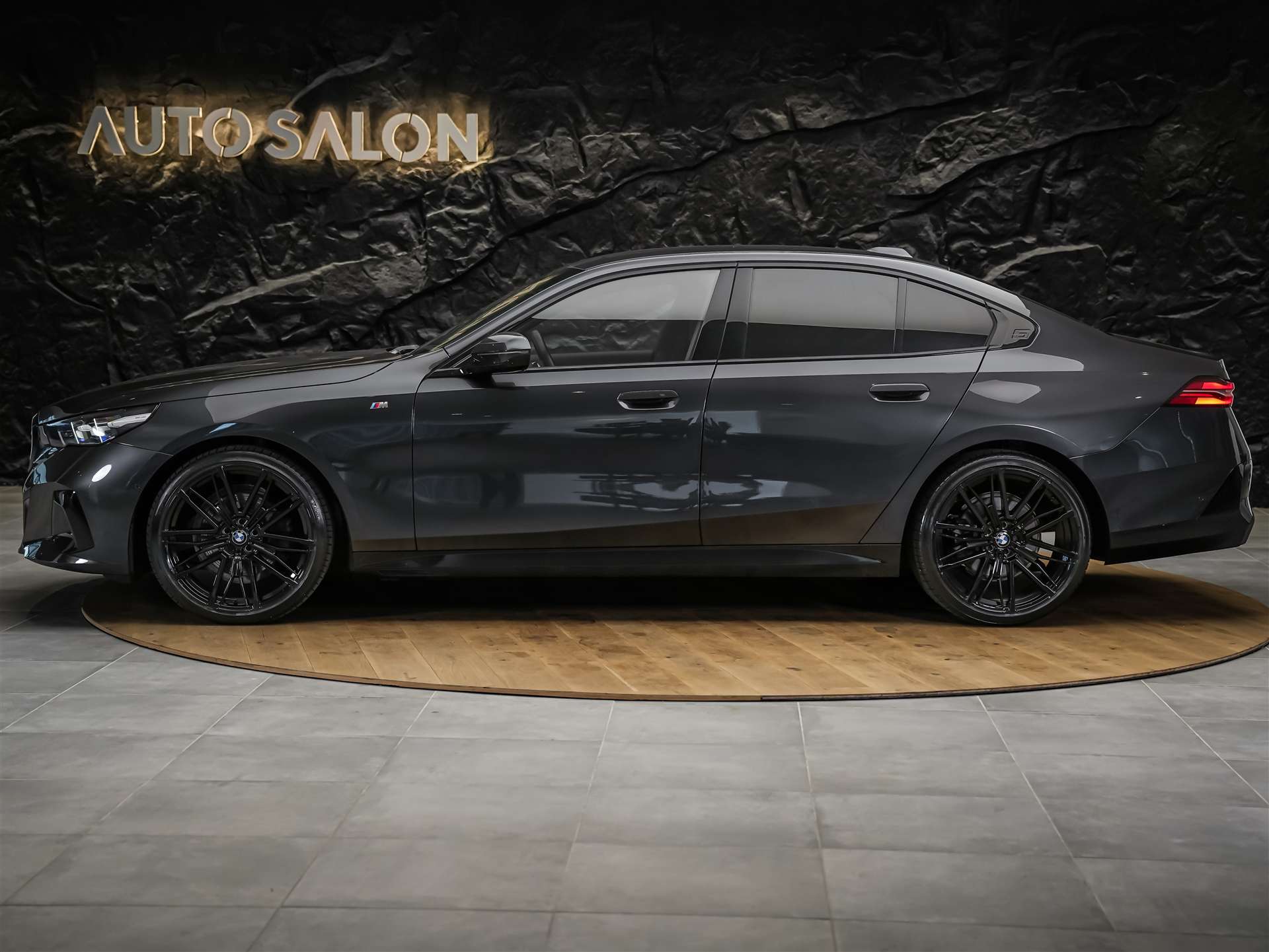 BMW 520i M Sport Steptronic *Werksgarantie*21" Felgen*ICONIC GLOW*-showroom-element-2