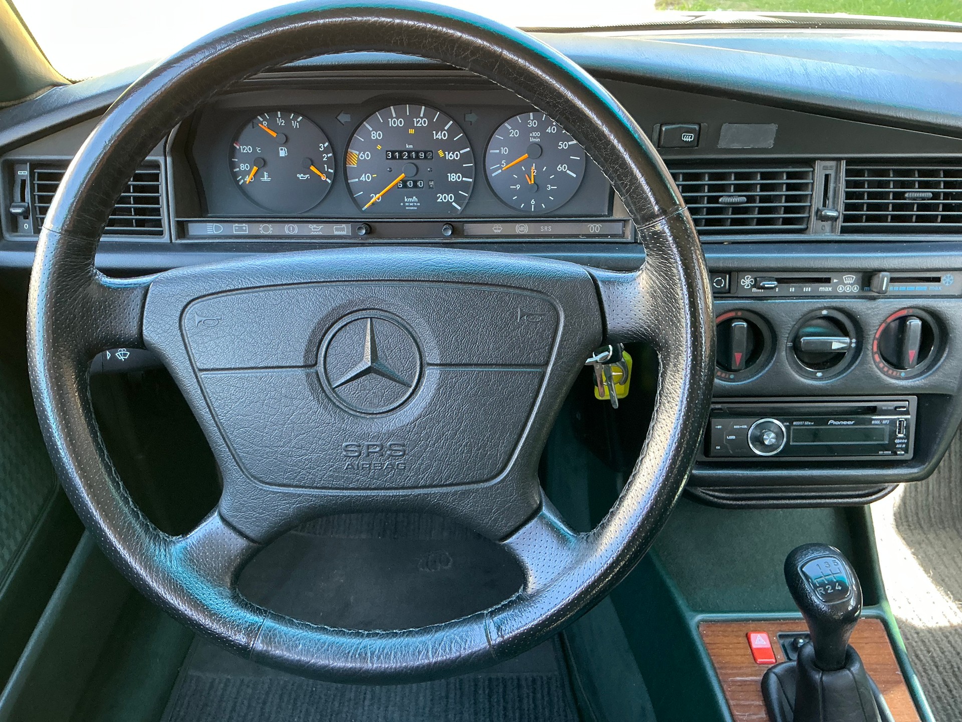 MERCEDES-BENZ 190 D 2.5-image-5
