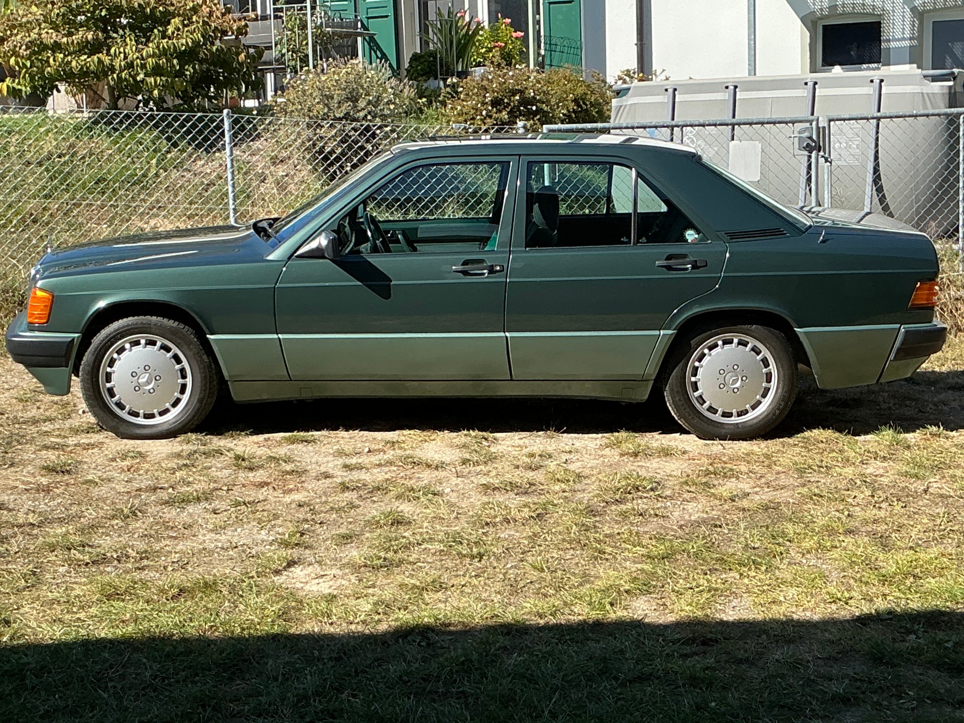 MERCEDES-BENZ 190 D 2.5-image-2