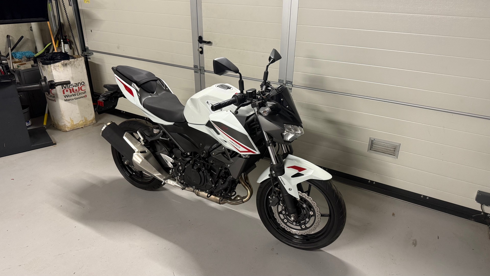 KAWASAKI Z 400-image-2