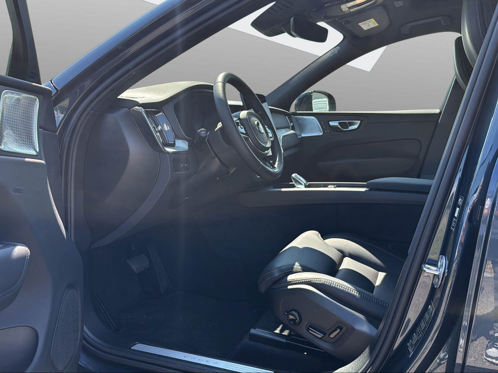VOLVO XC60 2.0 T6 TE Black Edition eAWD-image-9