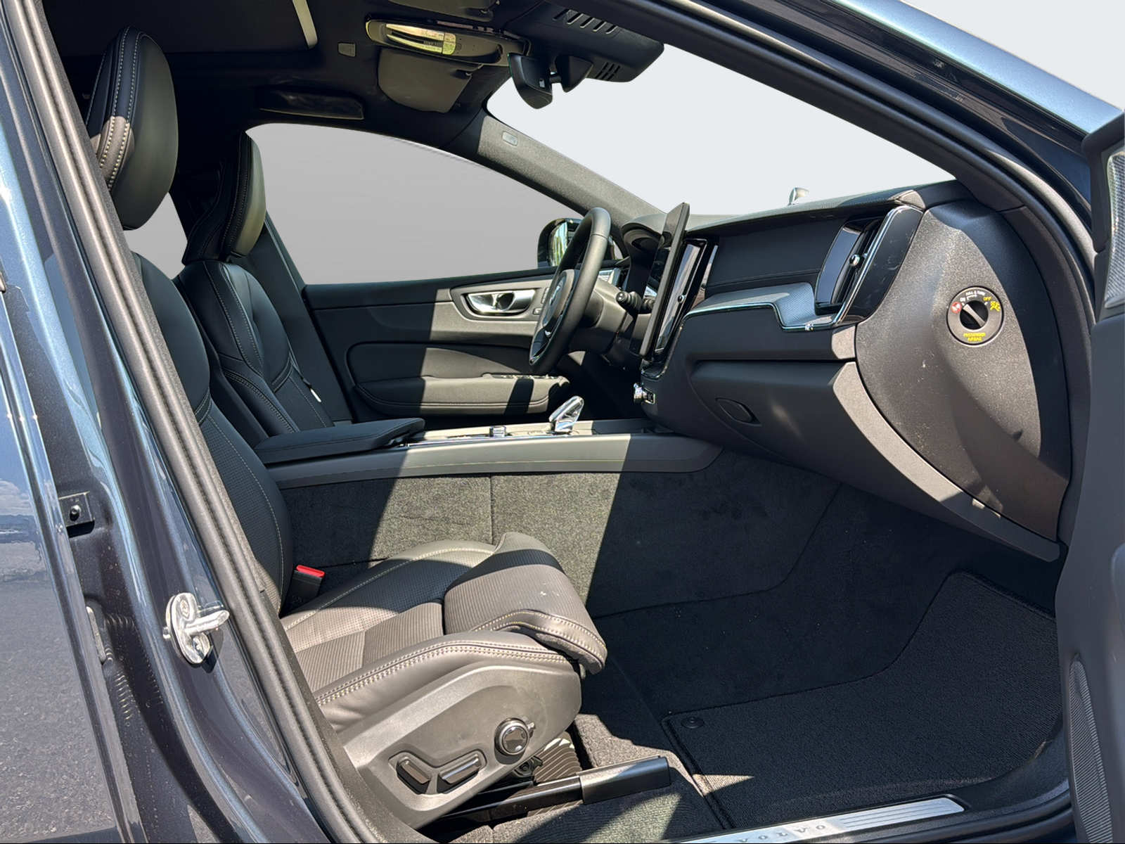 VOLVO XC60 2.0 T6 TE Black Edition eAWD-image-14