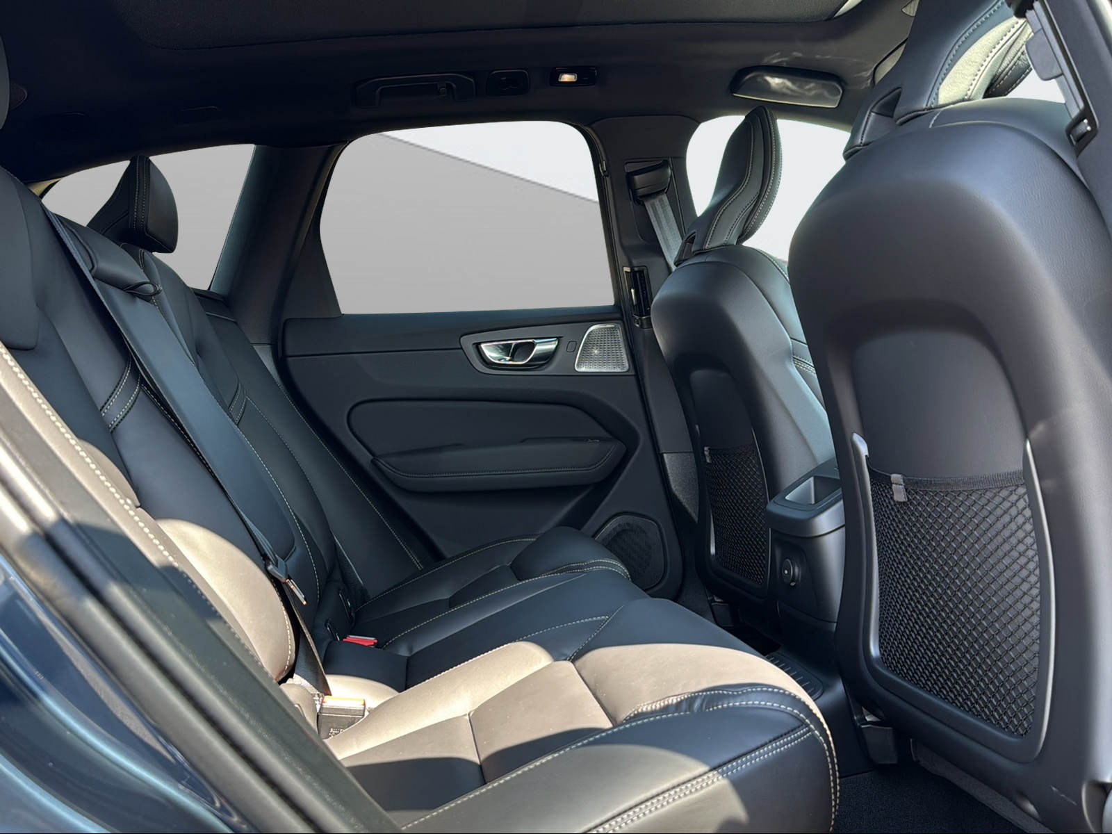 VOLVO XC60 2.0 T6 TE Black Edition eAWD-image-10