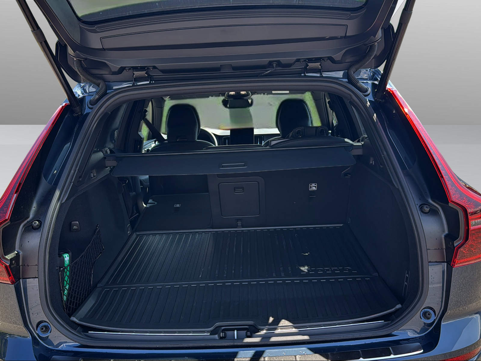 VOLVO XC60 2.0 T6 TE Black Edition eAWD-image-15
