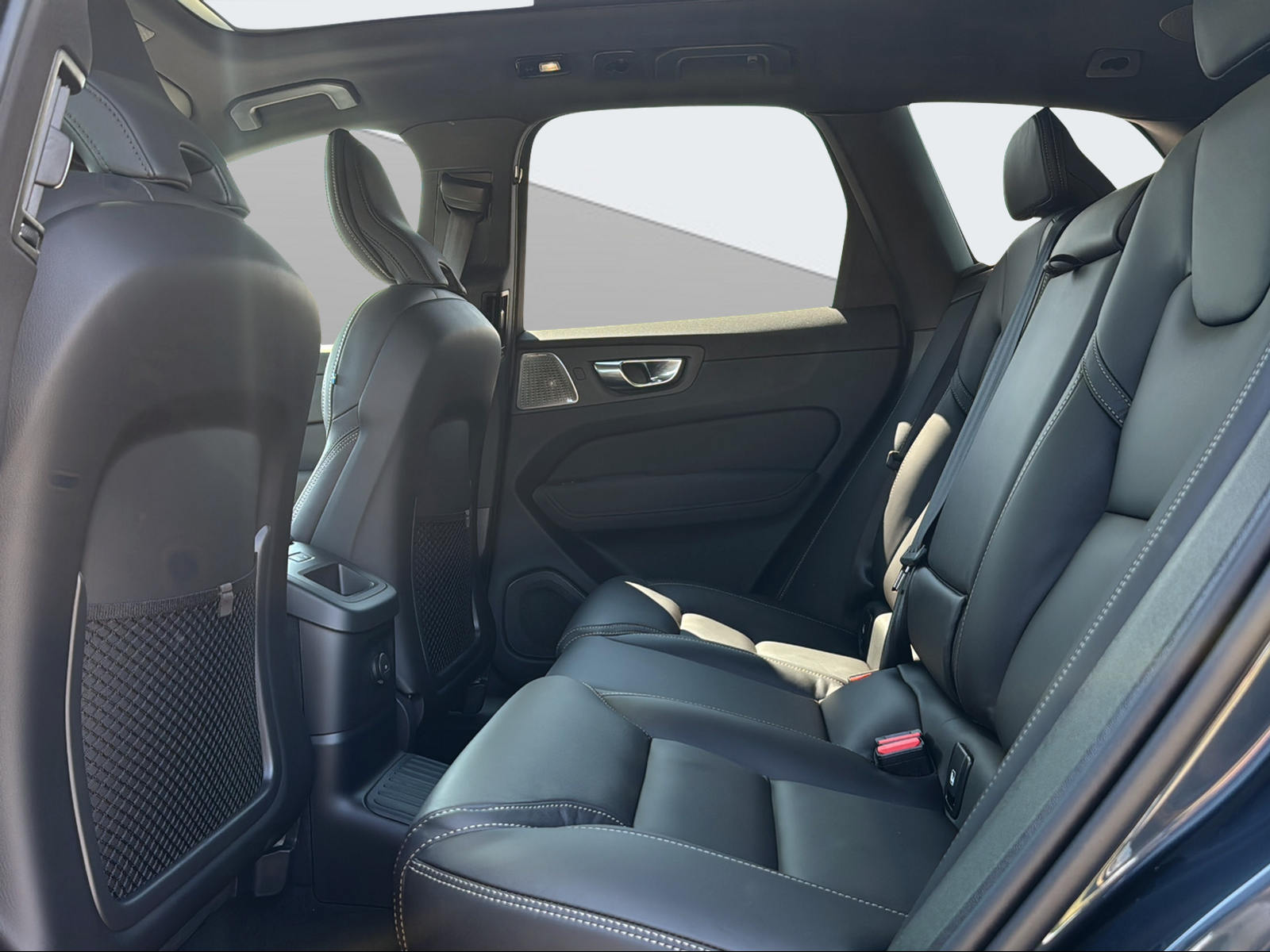 VOLVO XC60 2.0 T6 TE Black Edition eAWD-image-13