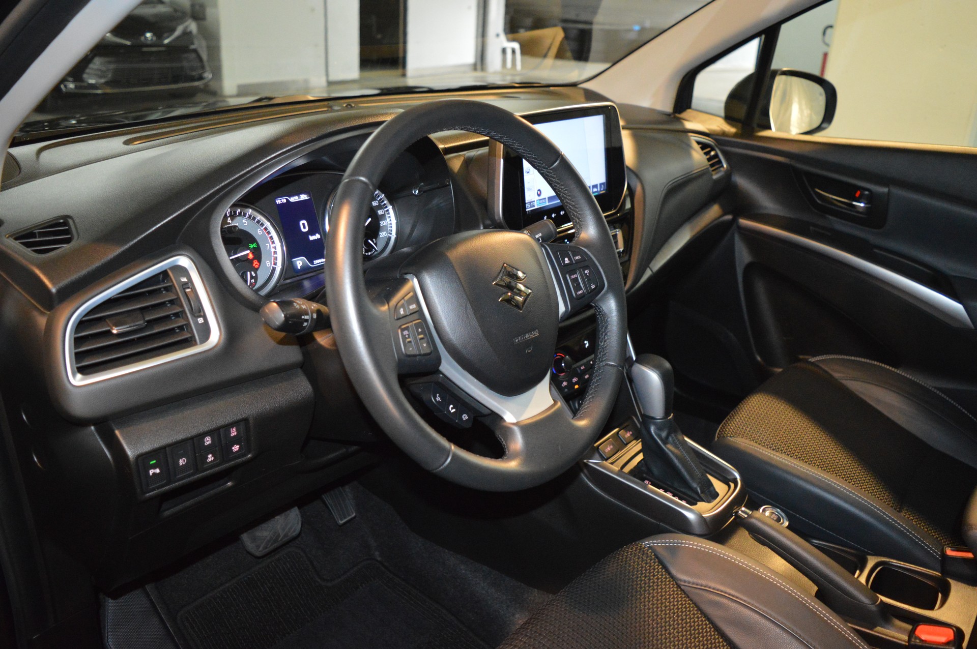 SUZUKI SX4 S-Cross 1.4 16V Compact Top Hybrid 4WD Automatic-image-12