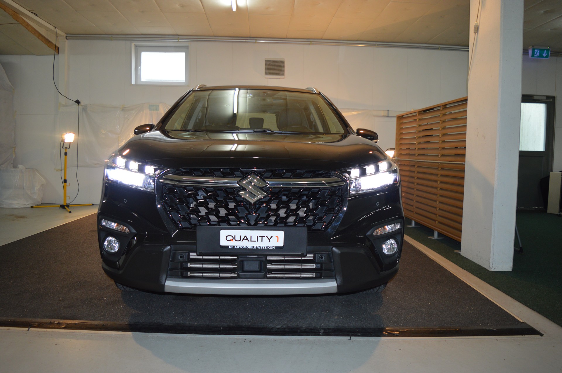 SUZUKI SX4 S-Cross 1.4 16V Compact Top Hybrid 4WD Automatic-showroom-element-1