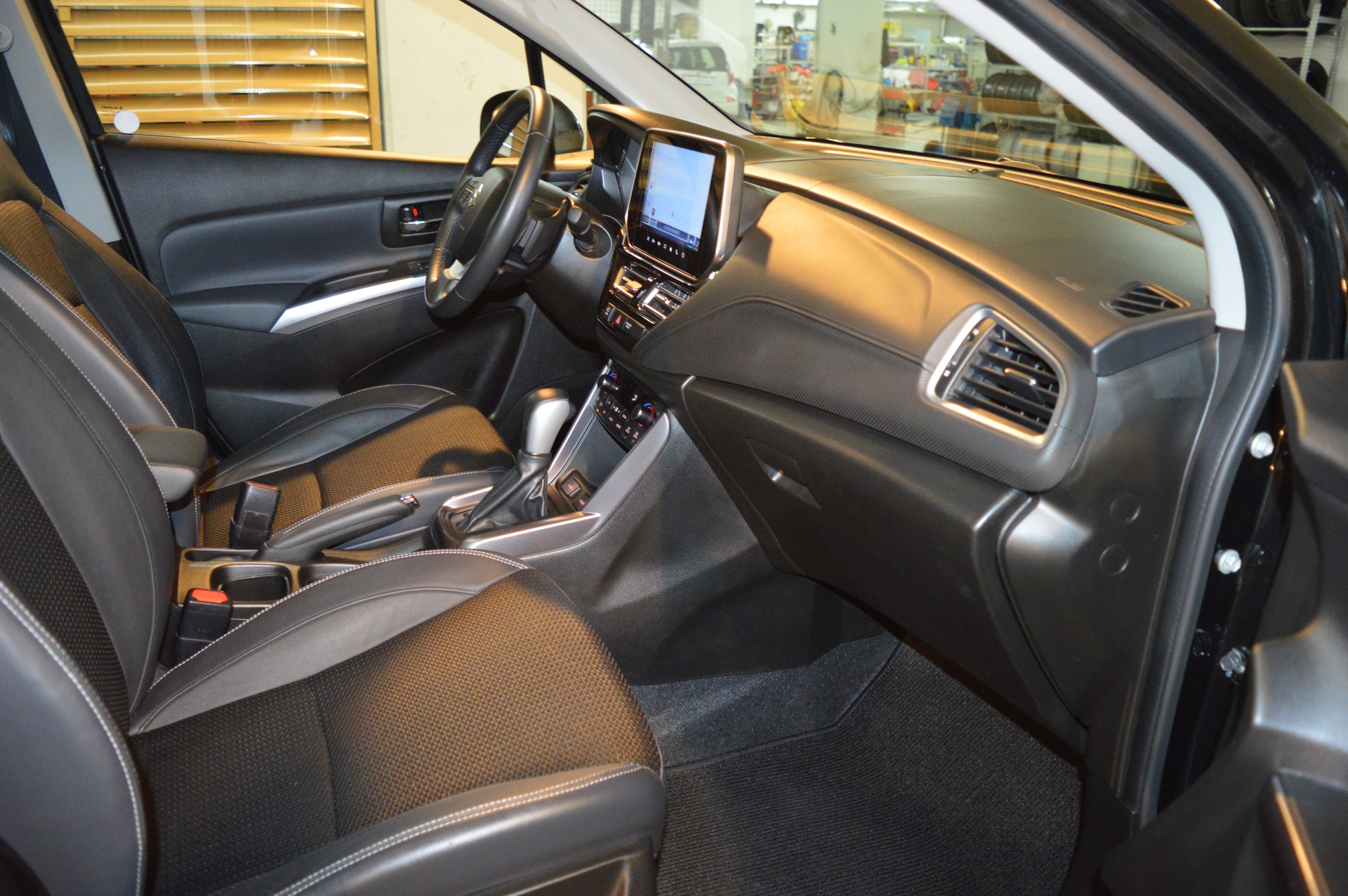 SUZUKI SX4 S-Cross 1.4 16V Compact Top Hybrid 4WD Automatic-image-15