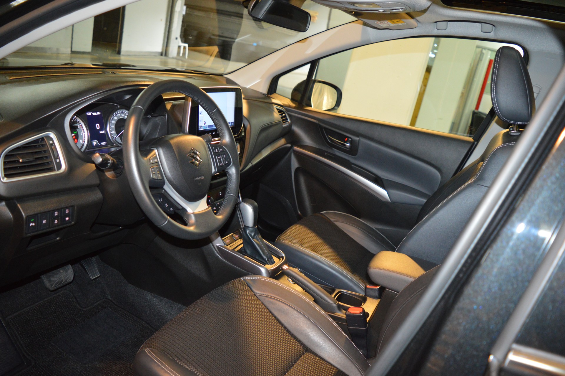 SUZUKI SX4 S-Cross 1.4 16V Compact Top Hybrid 4WD Automatic-image-13