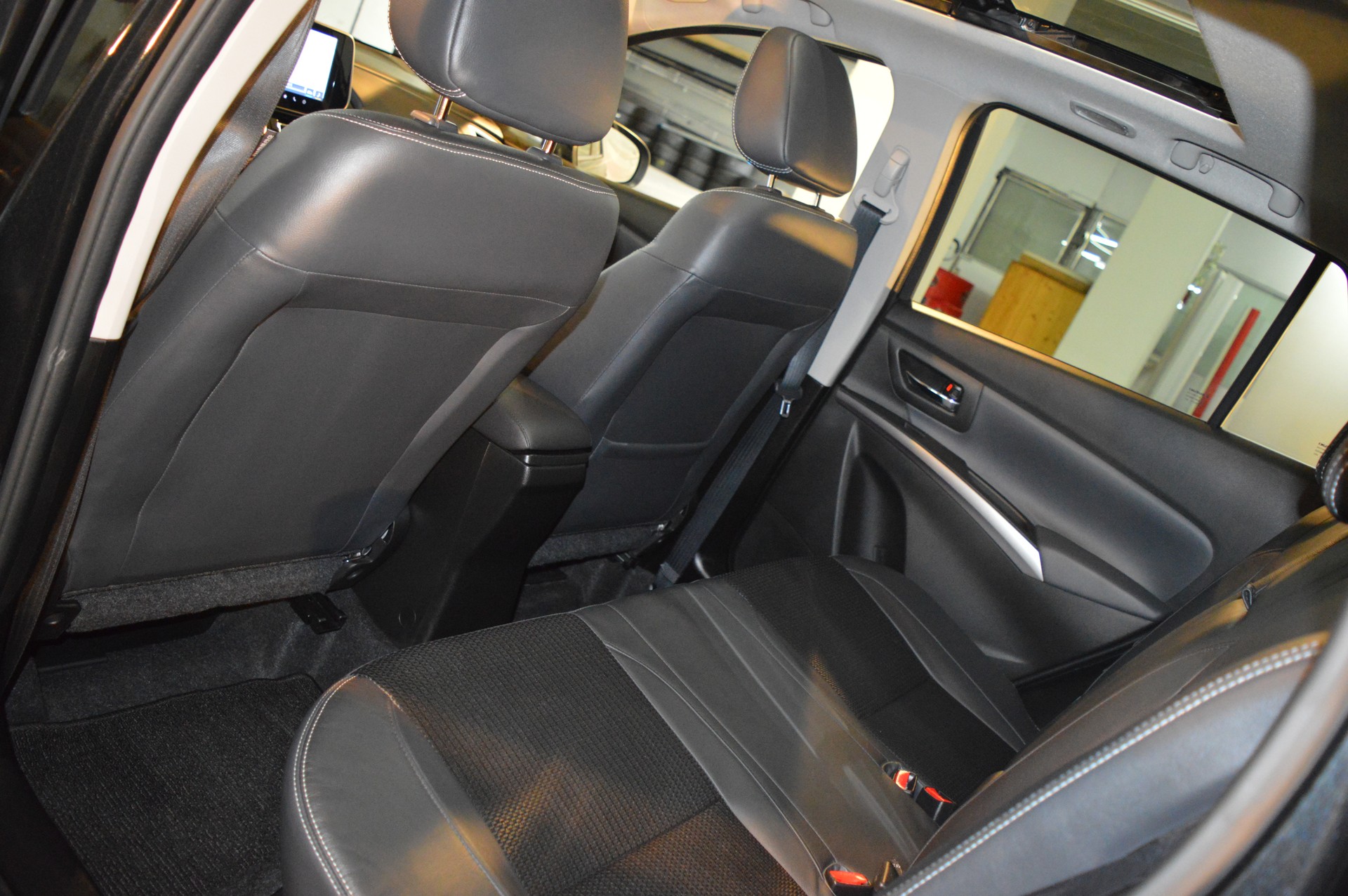 SUZUKI SX4 S-Cross 1.4 16V Compact Top Hybrid 4WD Automatic-image-18