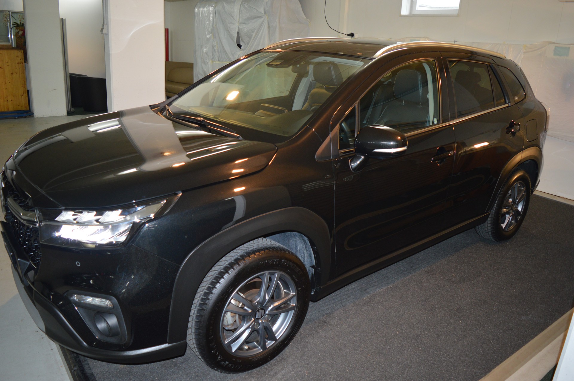 SUZUKI SX4 S-Cross 1.4 16V Compact Top Hybrid 4WD Automatic-image-5