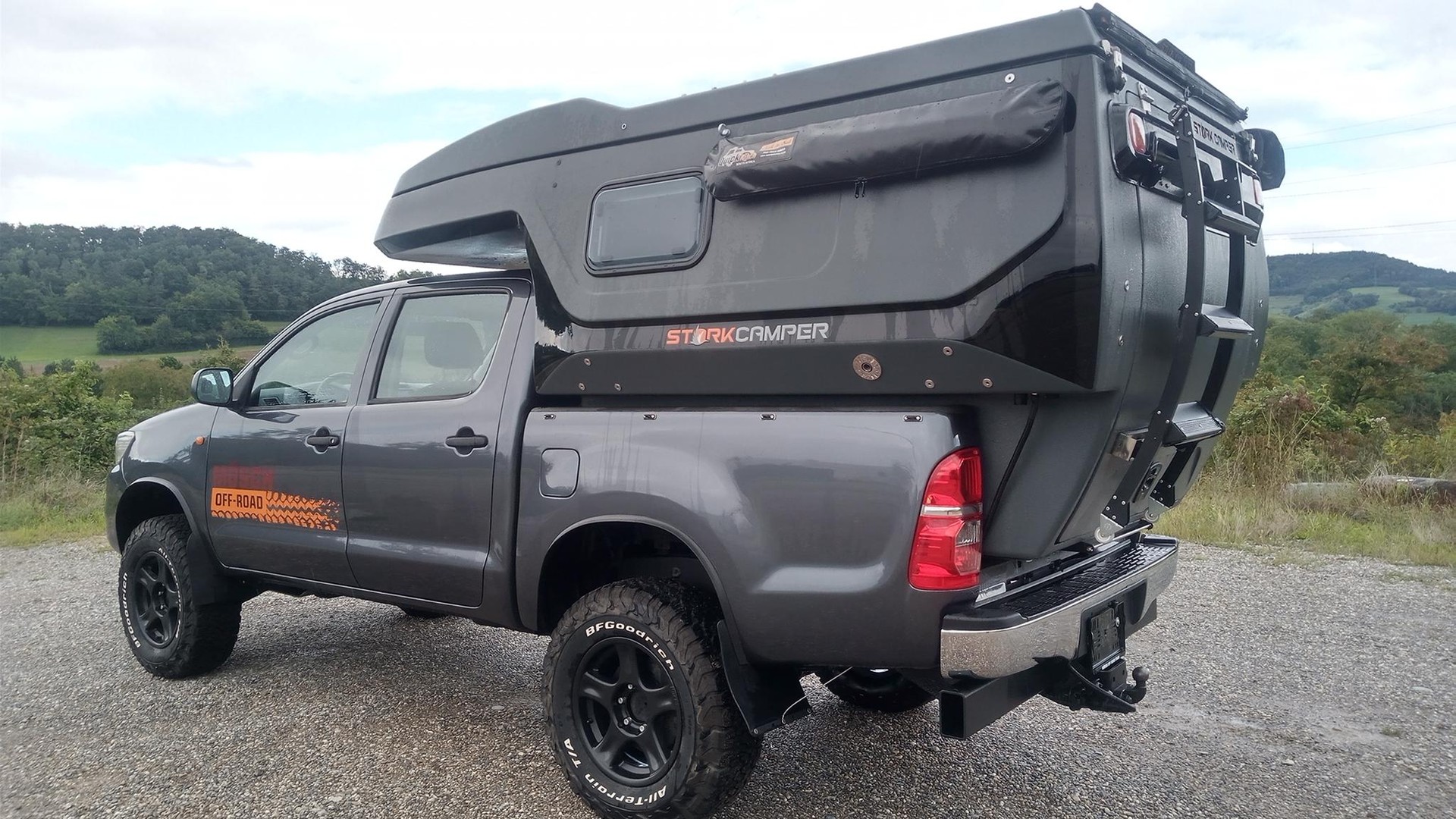TOYOTA Hilux 2.5D 4WD Double Cab Luna-image-3