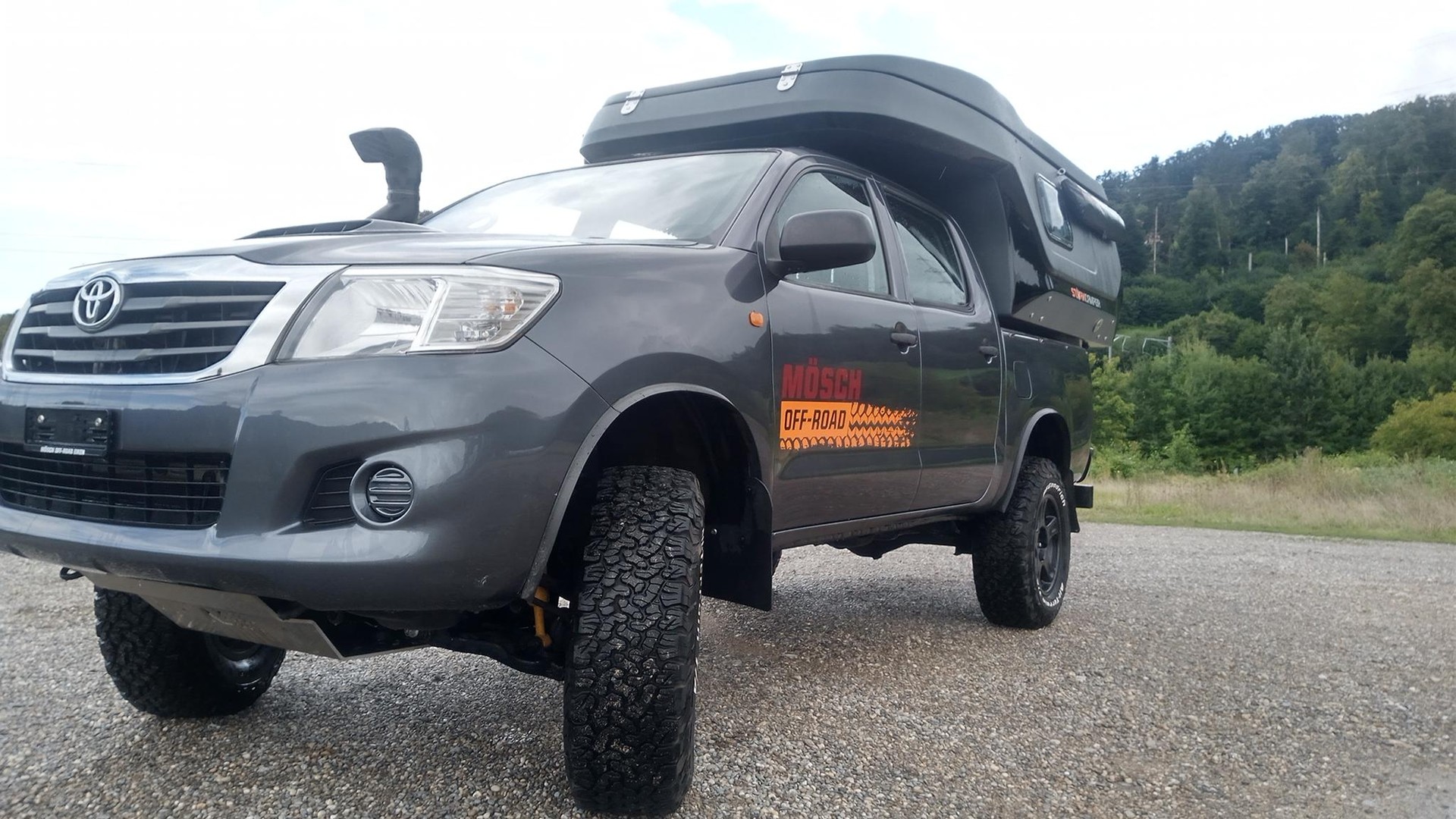 TOYOTA Hilux 2.5D 4WD Double Cab Luna-image-1