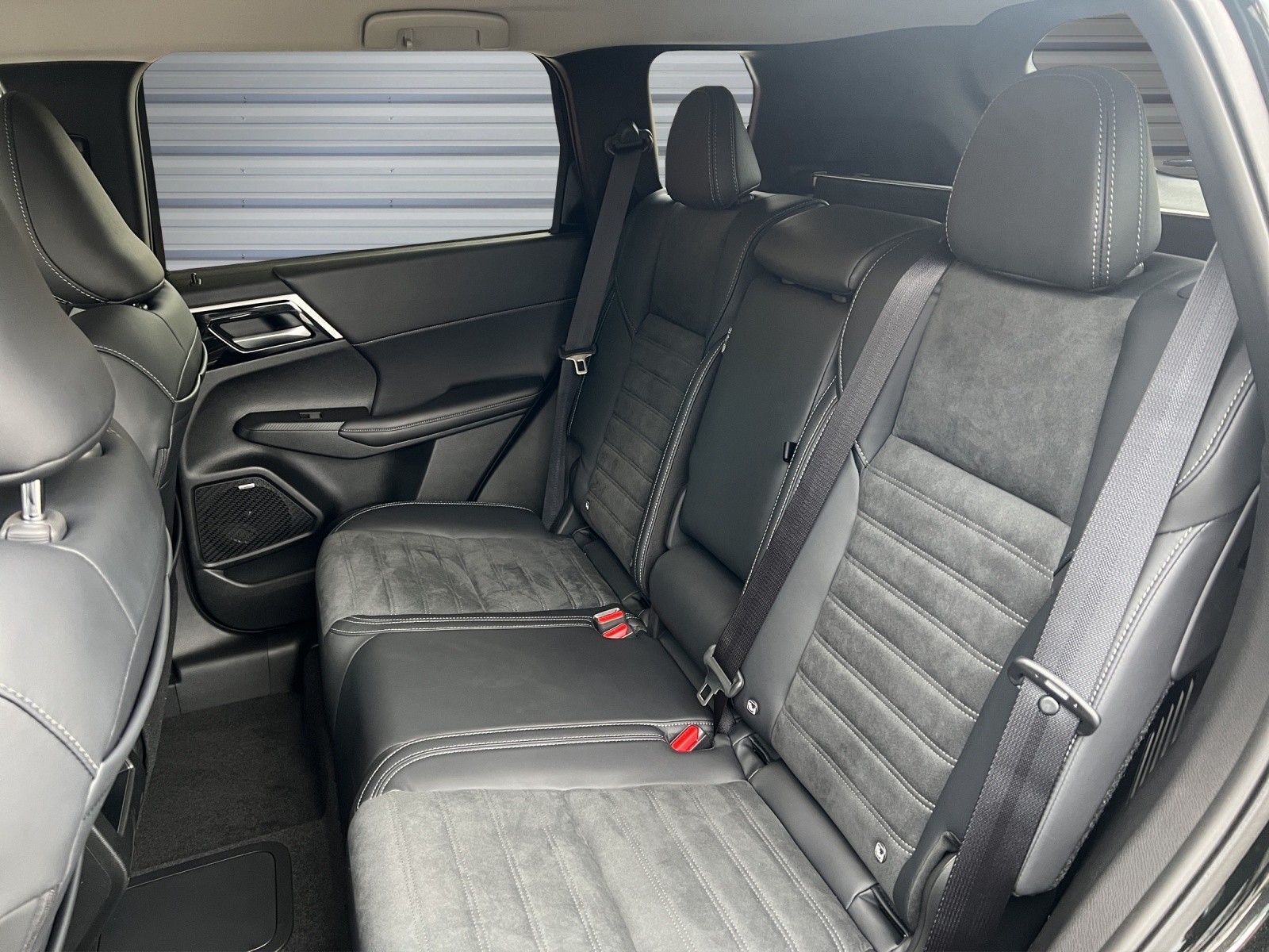 MITSUBISHI Outlander 2.4 PHEV Intense 4WD Automatic-image-13