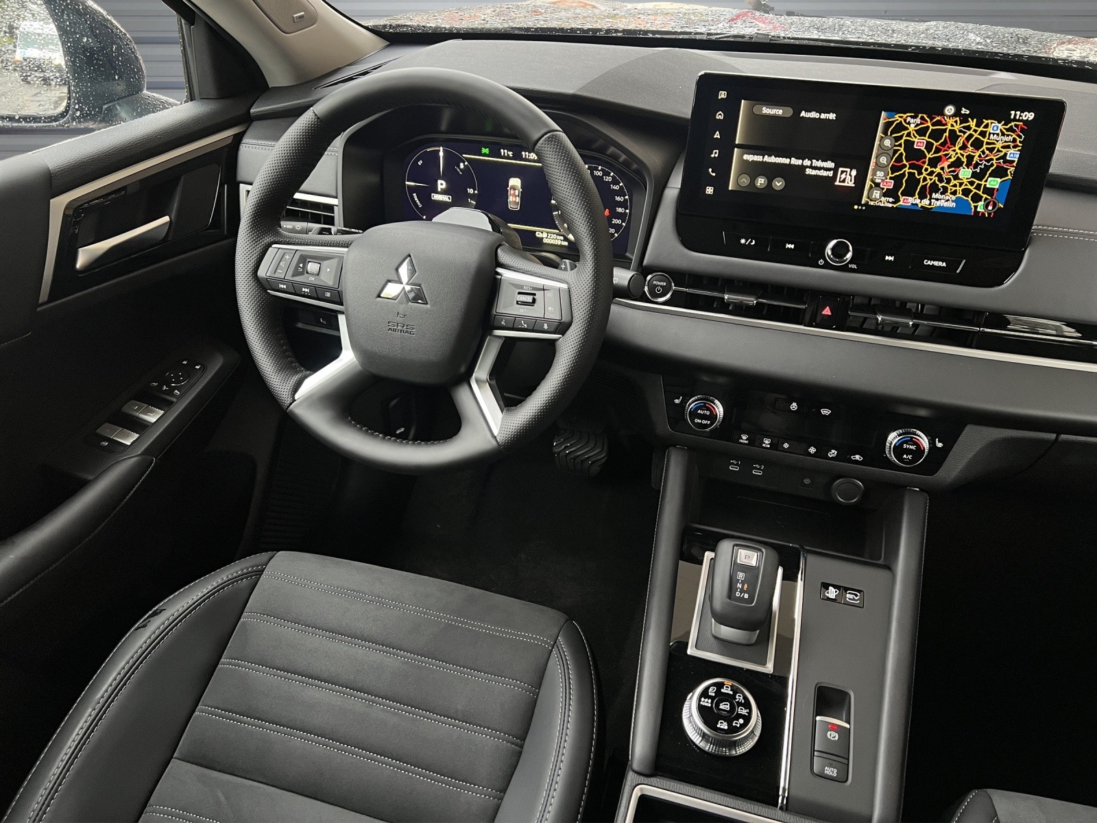 MITSUBISHI Outlander 2.4 PHEV Intense 4WD Automatic-image-10