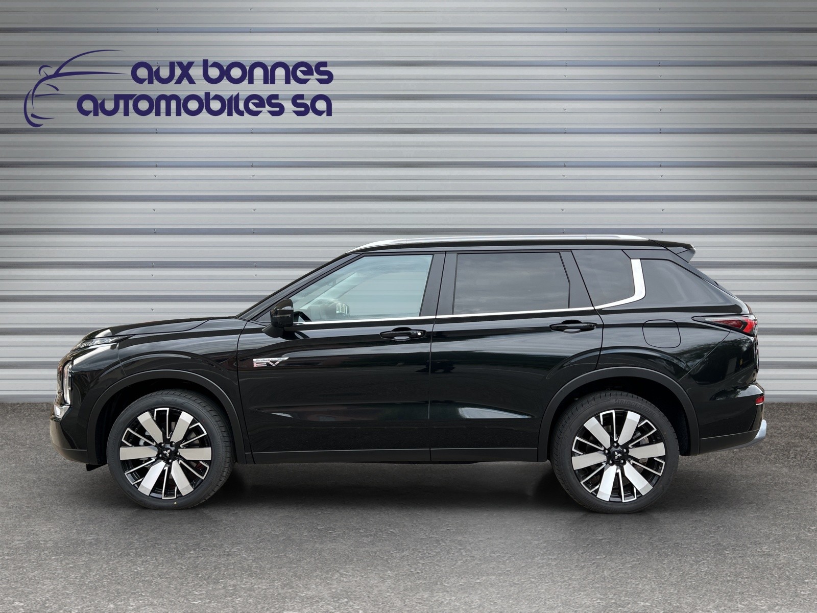 MITSUBISHI Outlander 2.4 PHEV Intense 4WD Automatic-image-5