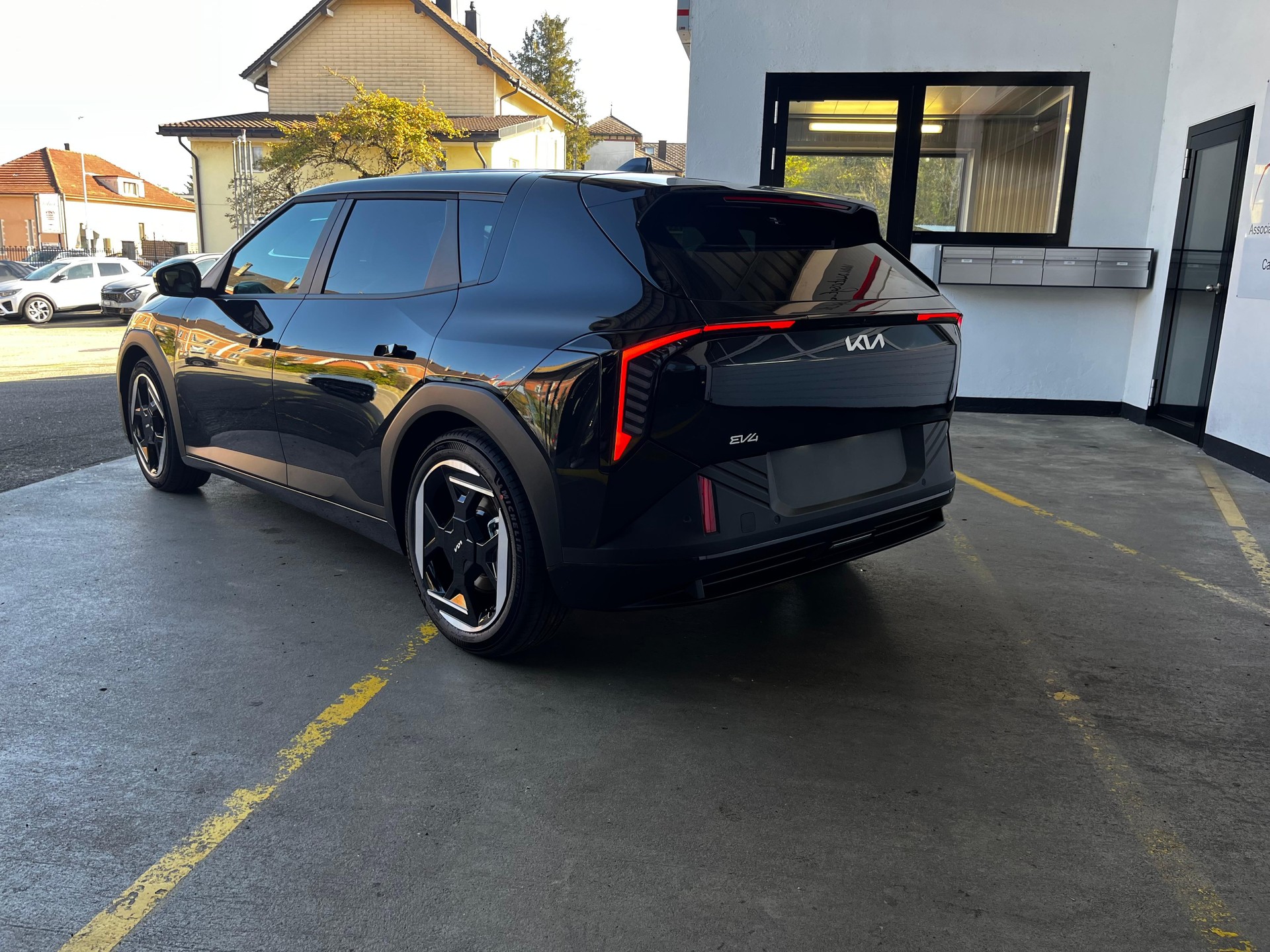 KIA EV4 81 kWh Earth+-image-3