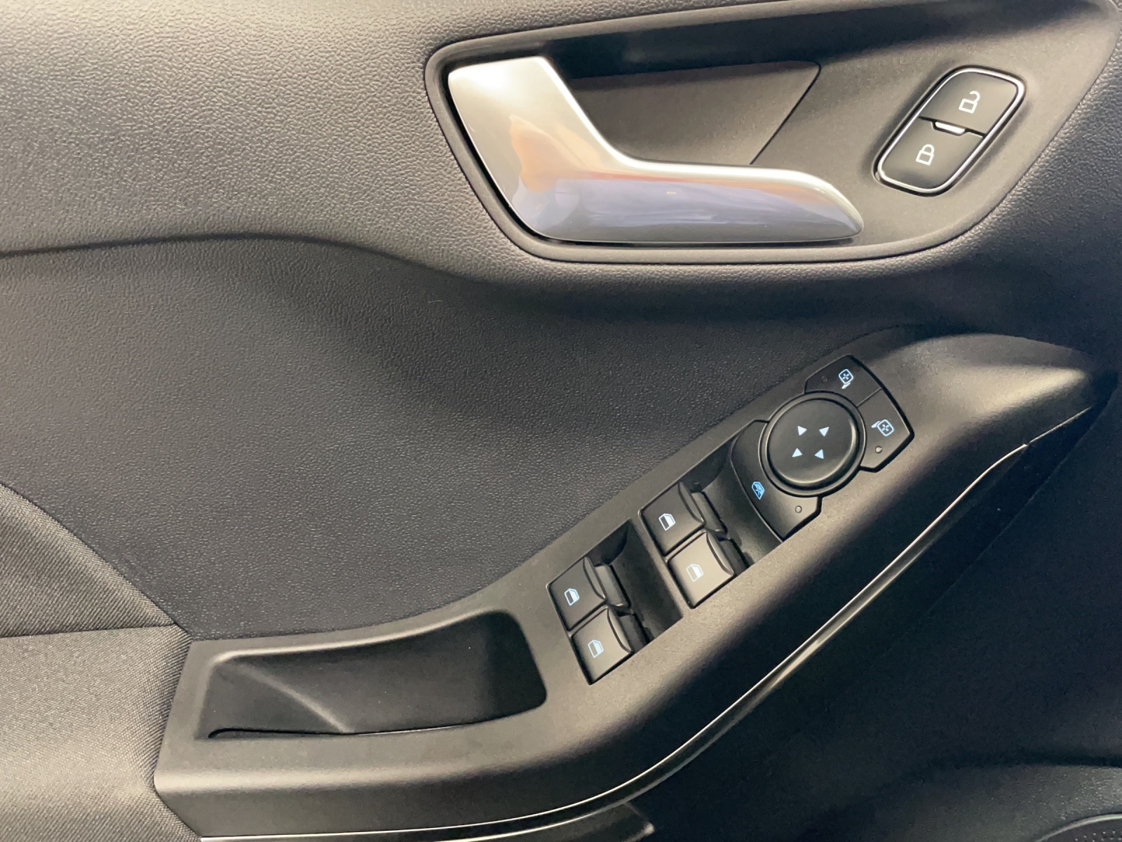 FORD Fiesta 1.0 EcoB Hybrid Titanium X-image-10